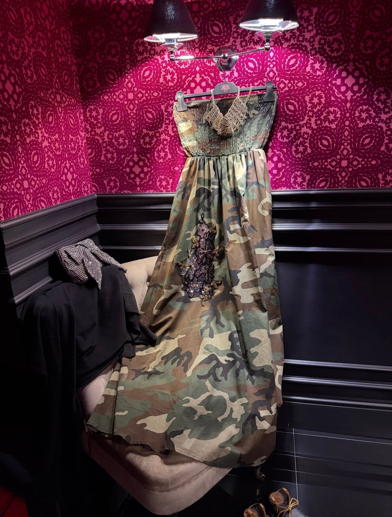 Mon amour Paris abito camouflage a fascia elastica con decorazione fiori paillettes