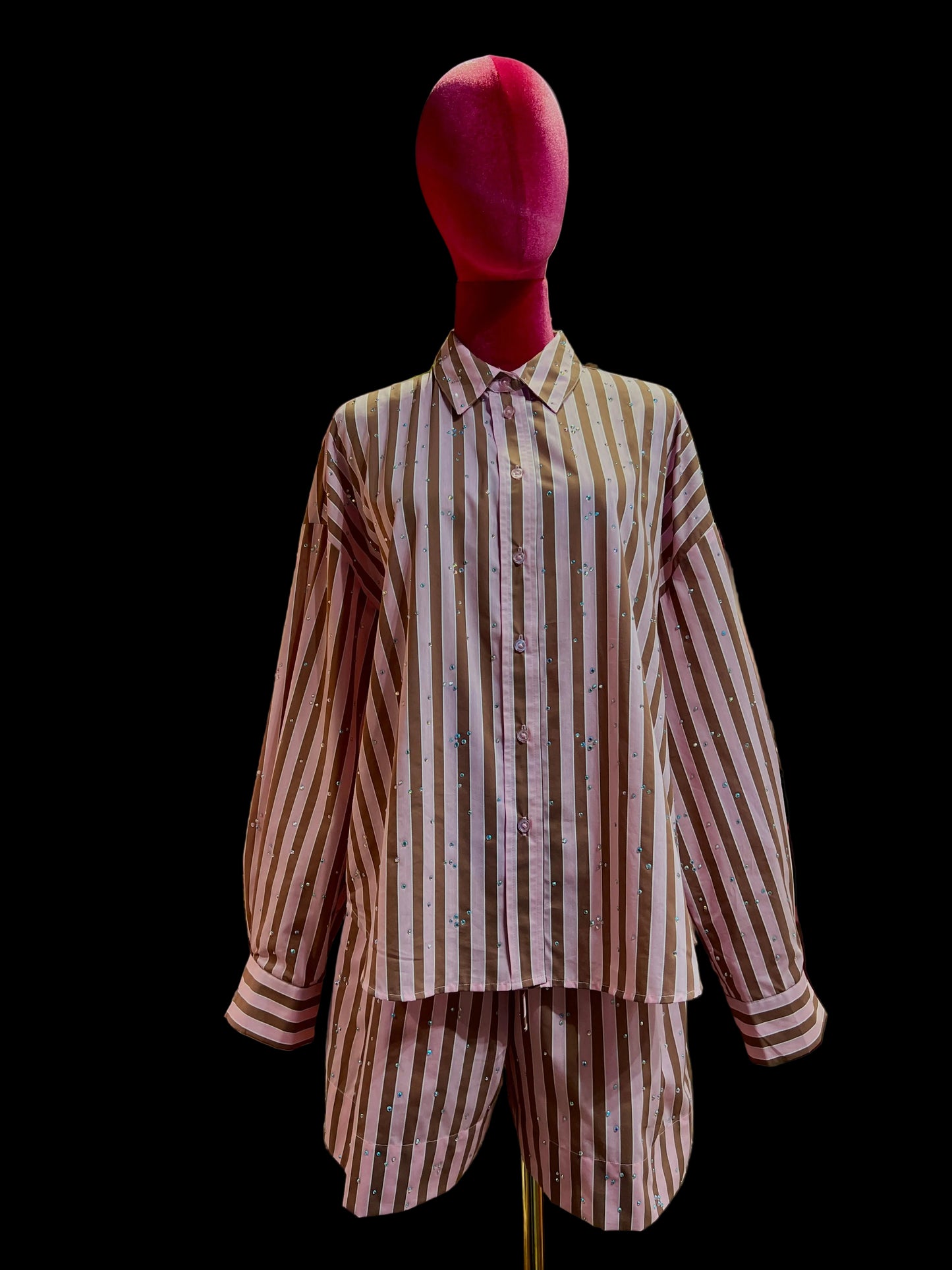 Essentiel antwerp completo camicia e short con elastico in vita , misto cotone ,fantasia righe rosa e marrone con decorazioni strass
