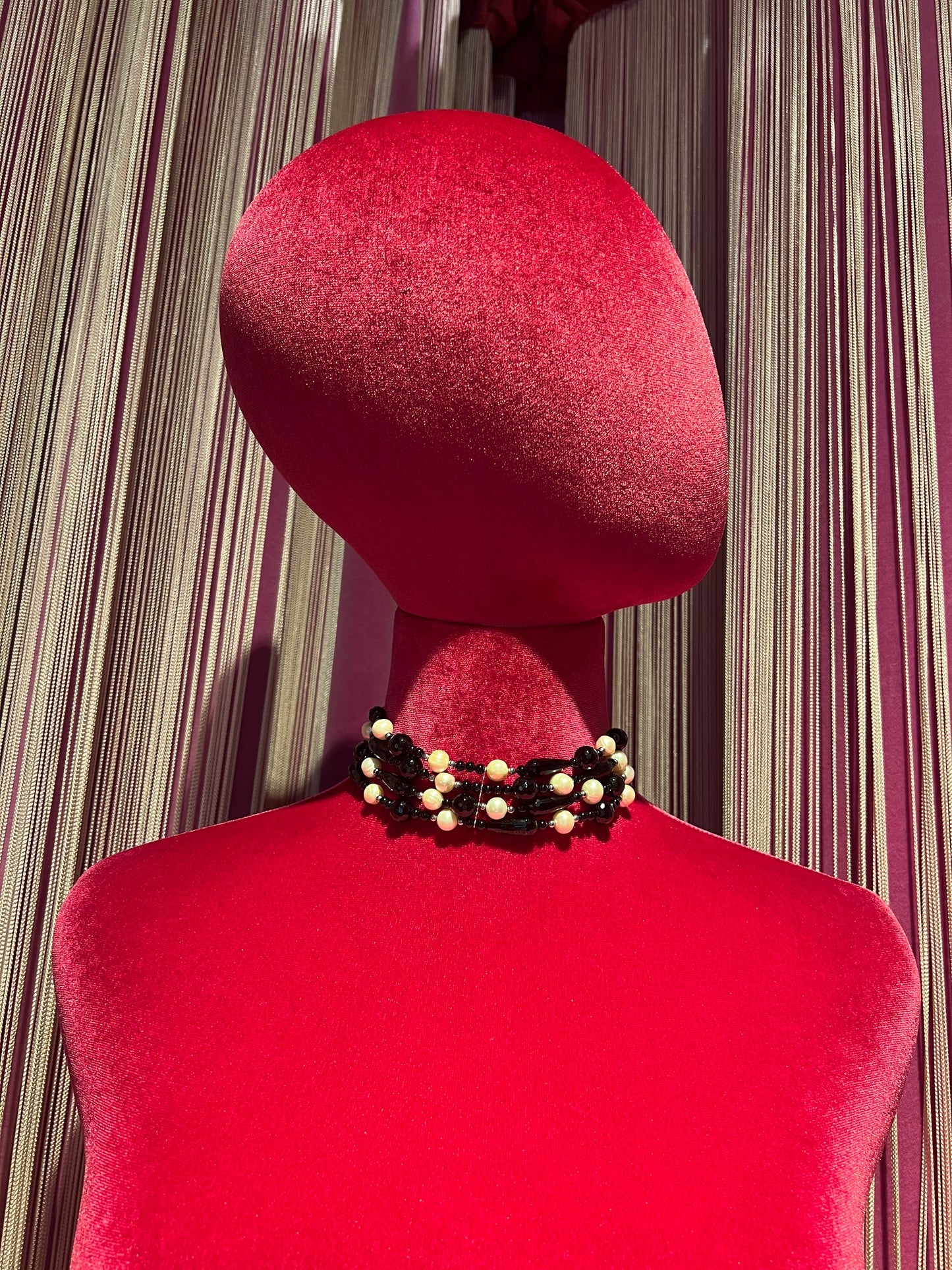Choker pietre dure nere e perle