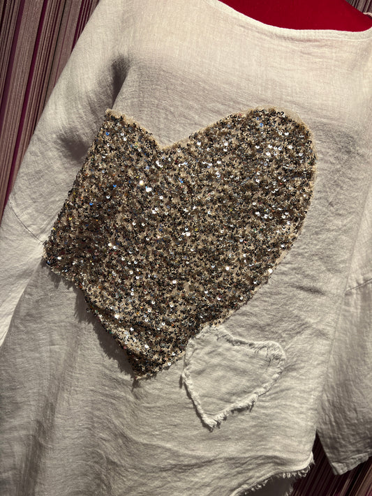 Mon amour Paris completo di lino abito con cuore di paillettes, pantalone elastico e laccio in vita  con applicazione cuore di paillettes