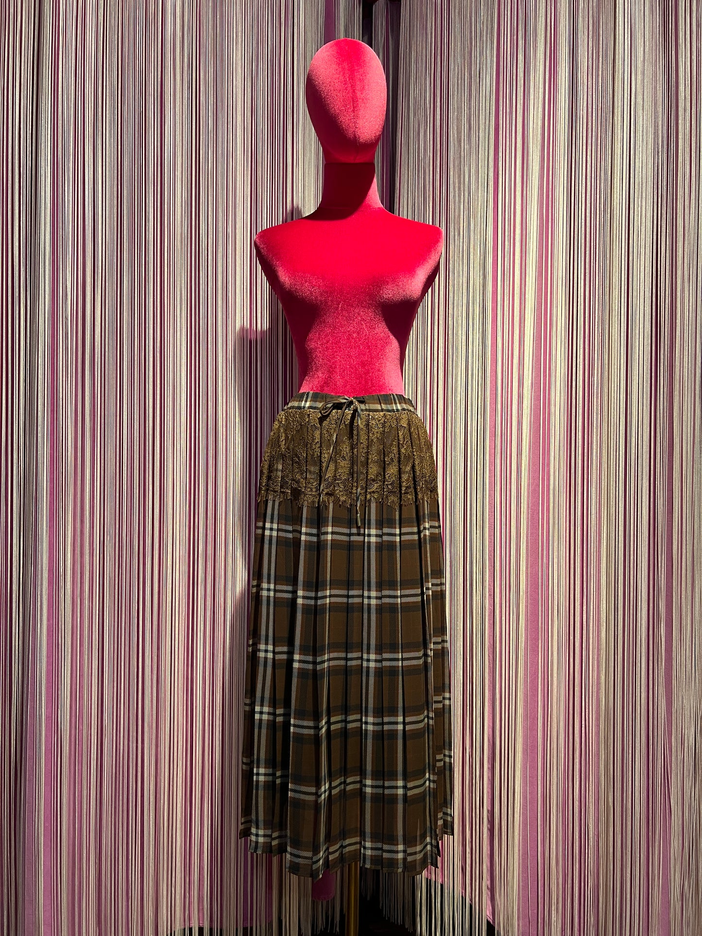 Ermanno Scervino gonna tartan a pieghe in georgette con applicazione pizzo , vita elastica con coulisse