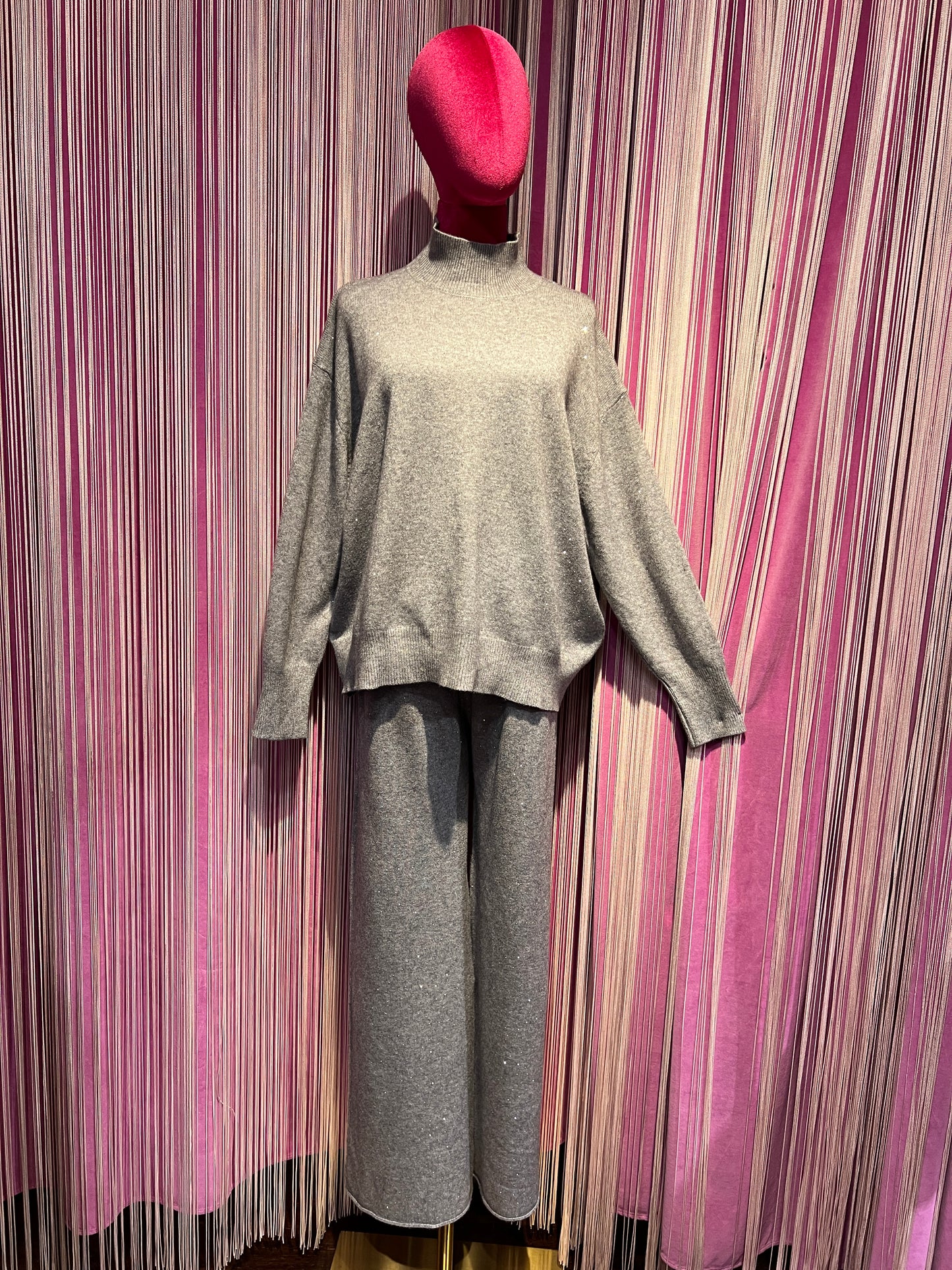The room completo grigio maglia e pantalone pois cristalli