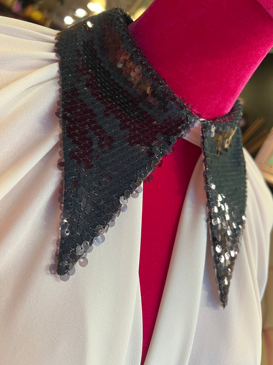 Dahlo blusa drappeggiata con collo di paillettes