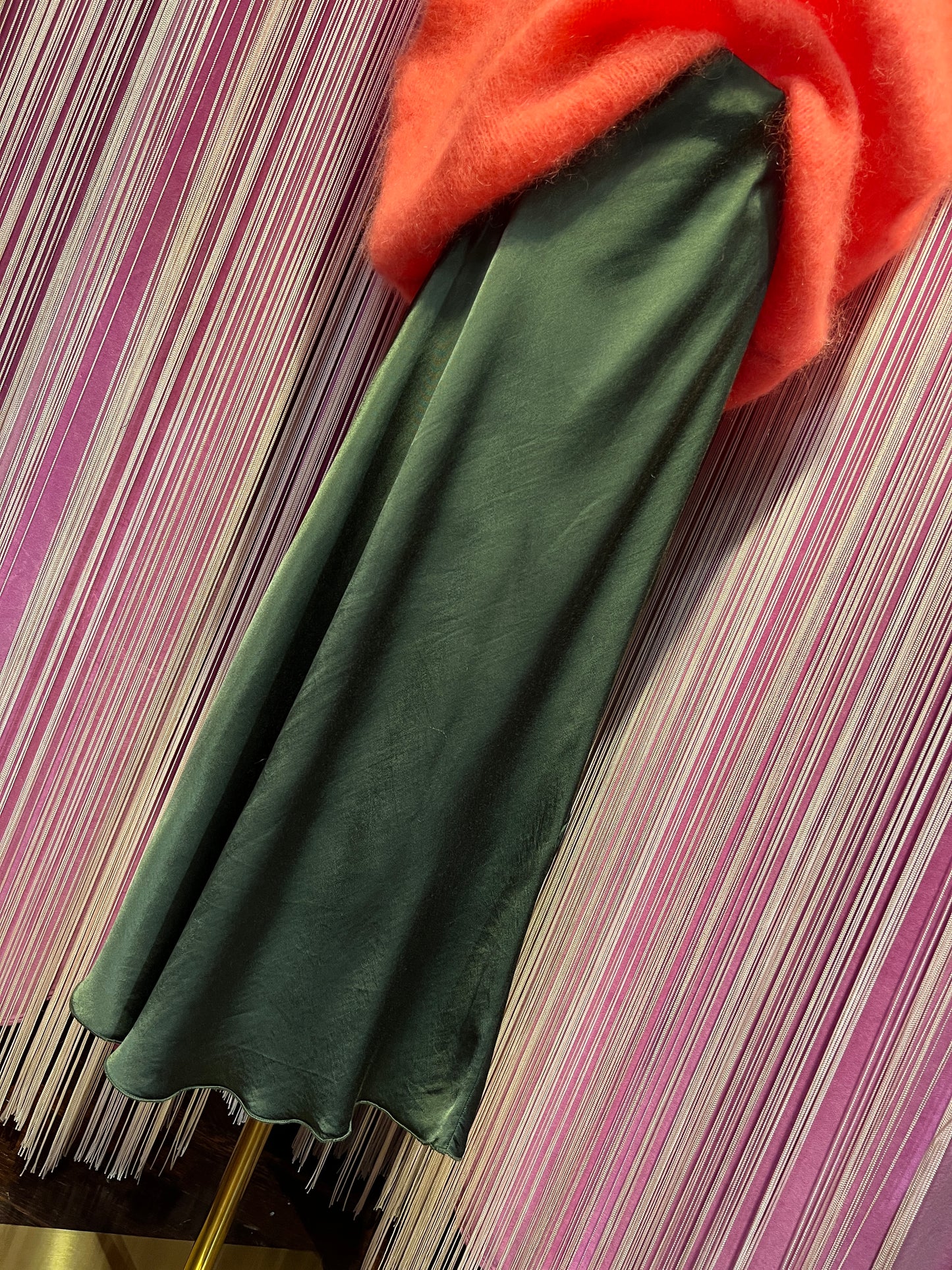 Love & roses completo gilet over mohair arancio  e gonna verde militare a sirena in satin con elastico in vita