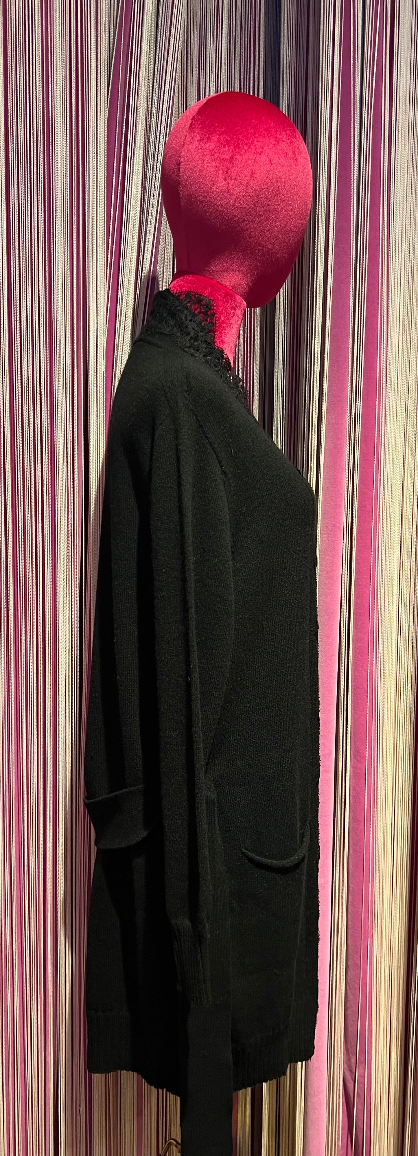 Pink memories cardigan in cachemire con cintura e pizzo nero