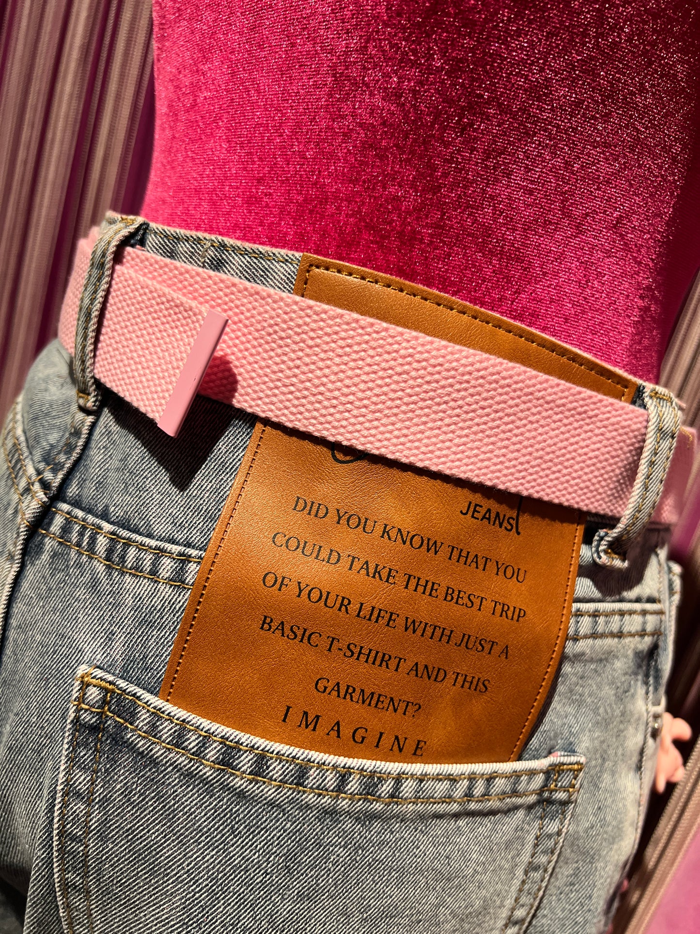 Le Cruel  jeans perle rosa e strappi