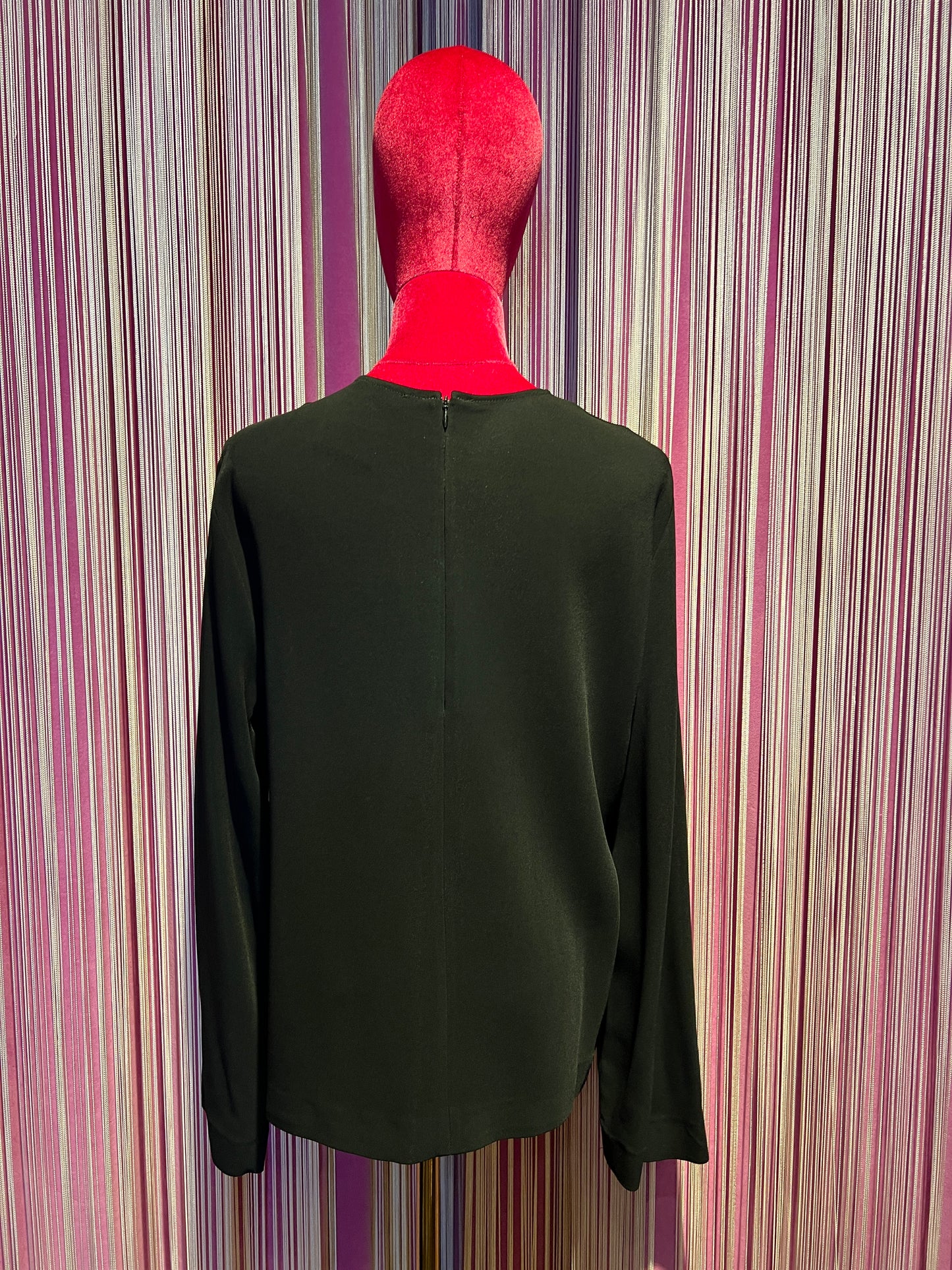 Semicouture blusa in cadi nera con drappeggio asimmetrico e bottone argento