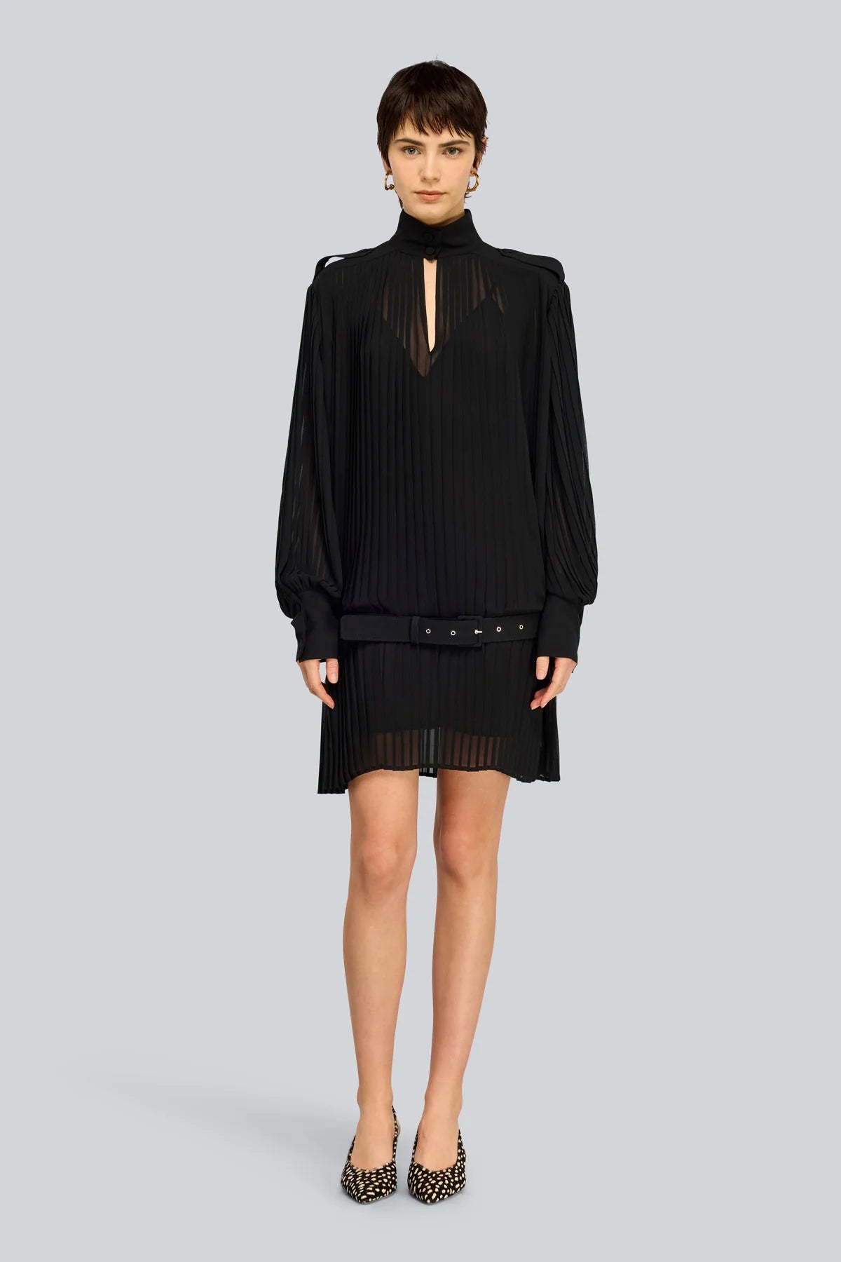 Semicouture abito in georgette plissettato con cintura altezza bacino