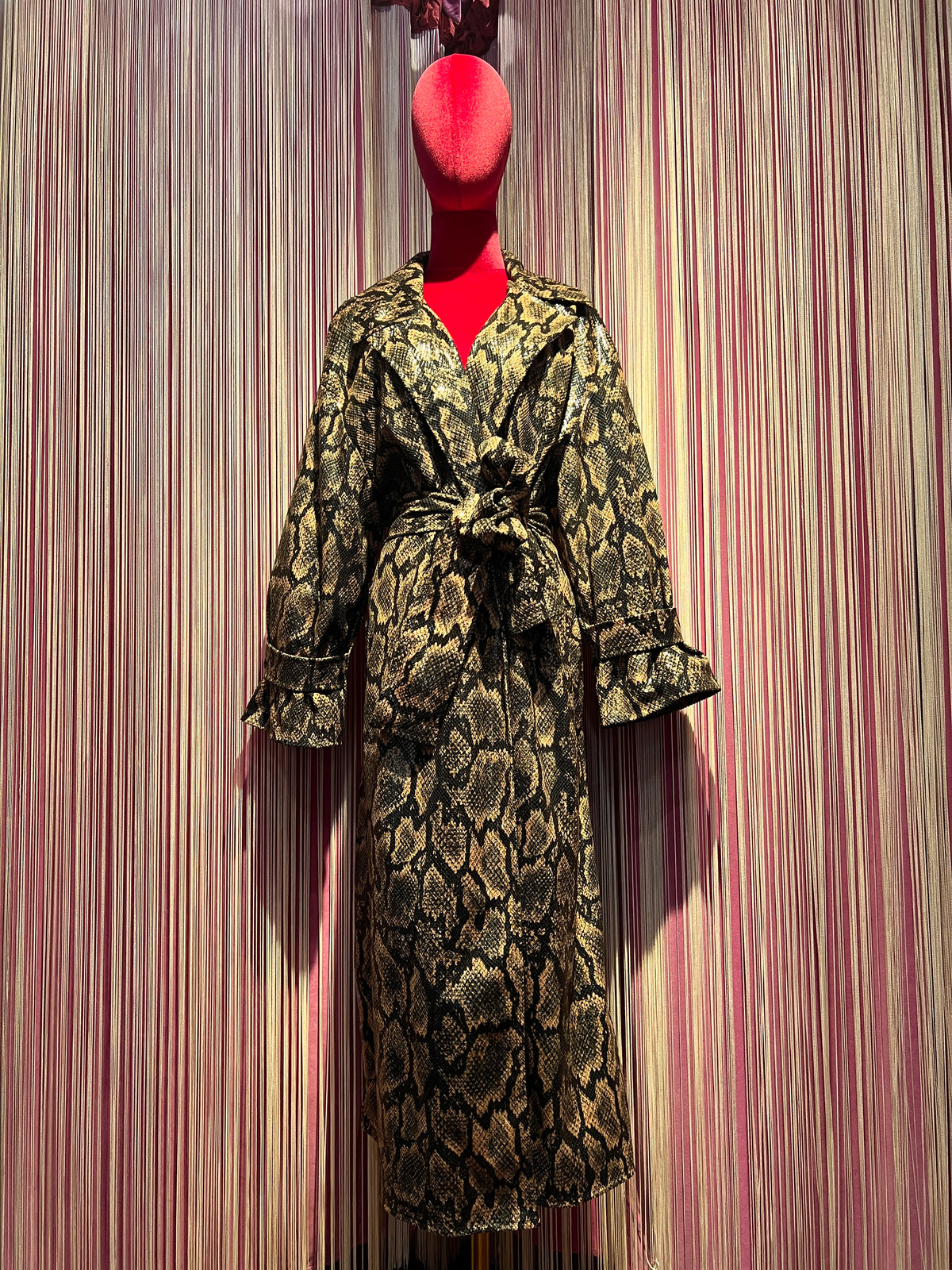 Pink memories trench lungo in ecopelle stampa pitone