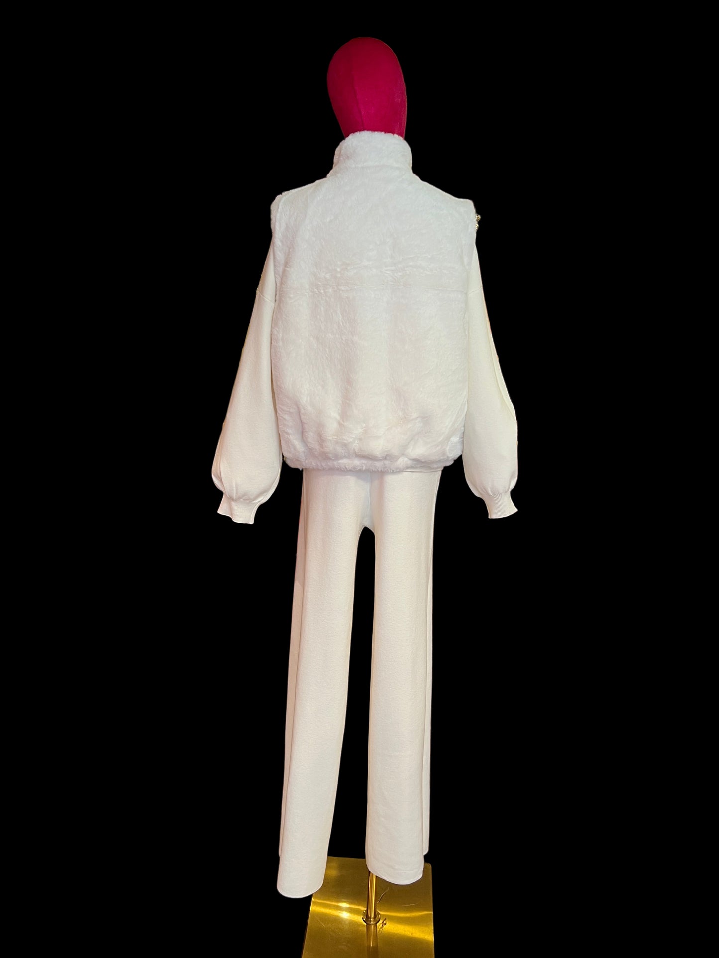 The room completo 3 pezzi panna , tuta in maglia con gilet ecopelliccia