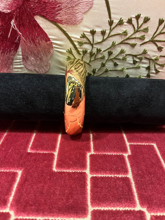 Bracciale liscio oro quadrato con chiusura a molla
