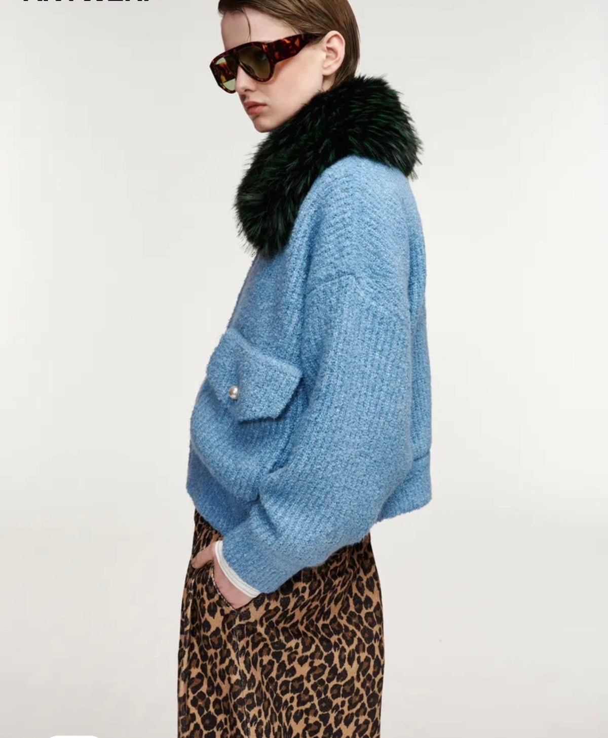 Essentiel antwerp giacca bomber in tessuto boucle’ azzurro chiaro collo removibile in ecopelliccia verde scuro