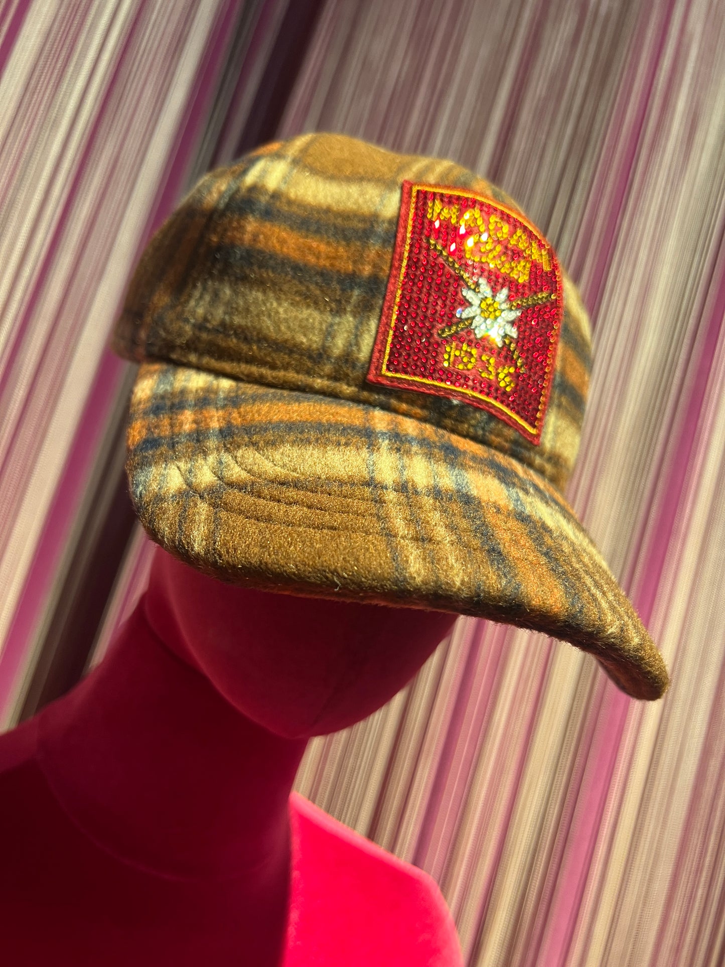 Rue Madam Paris cappello con visiera tartan marrone/arancio con decorazione cristalli