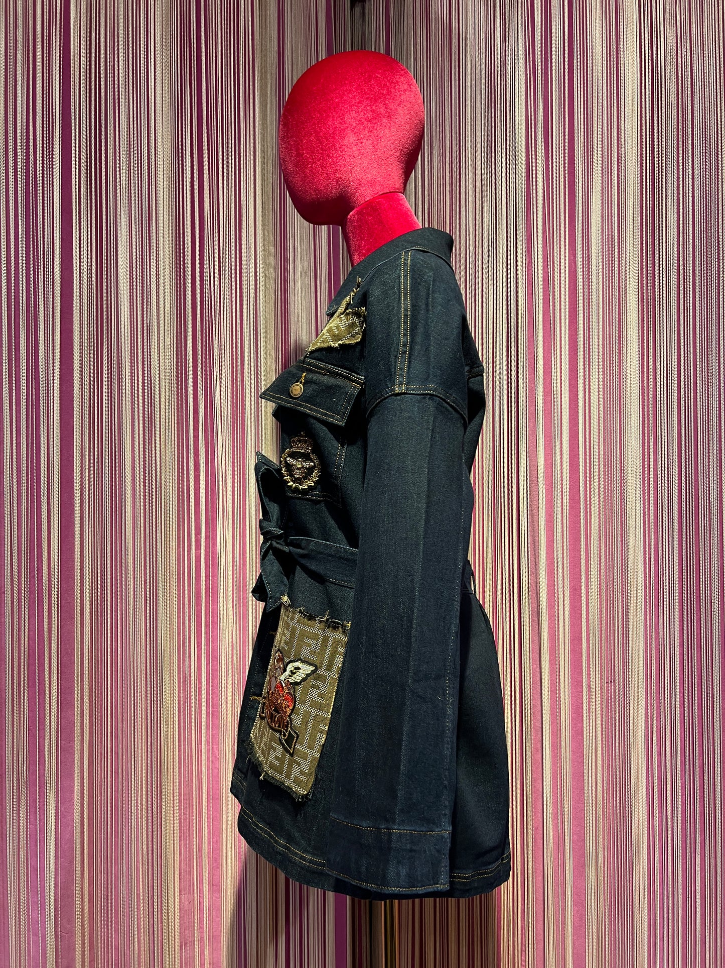 ABpink 🩷 giacca denim con cintura patch royal love e fiore perline