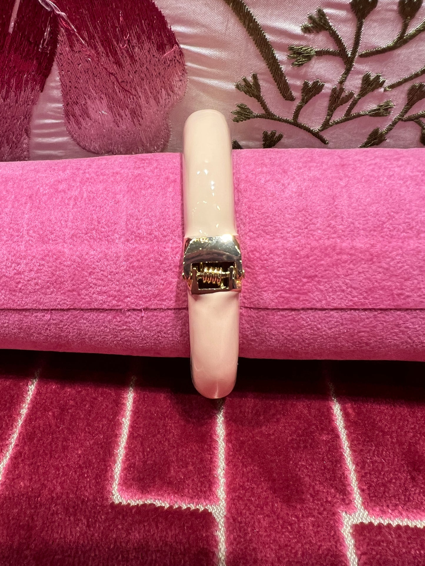 Bracciale crema con perle e strass