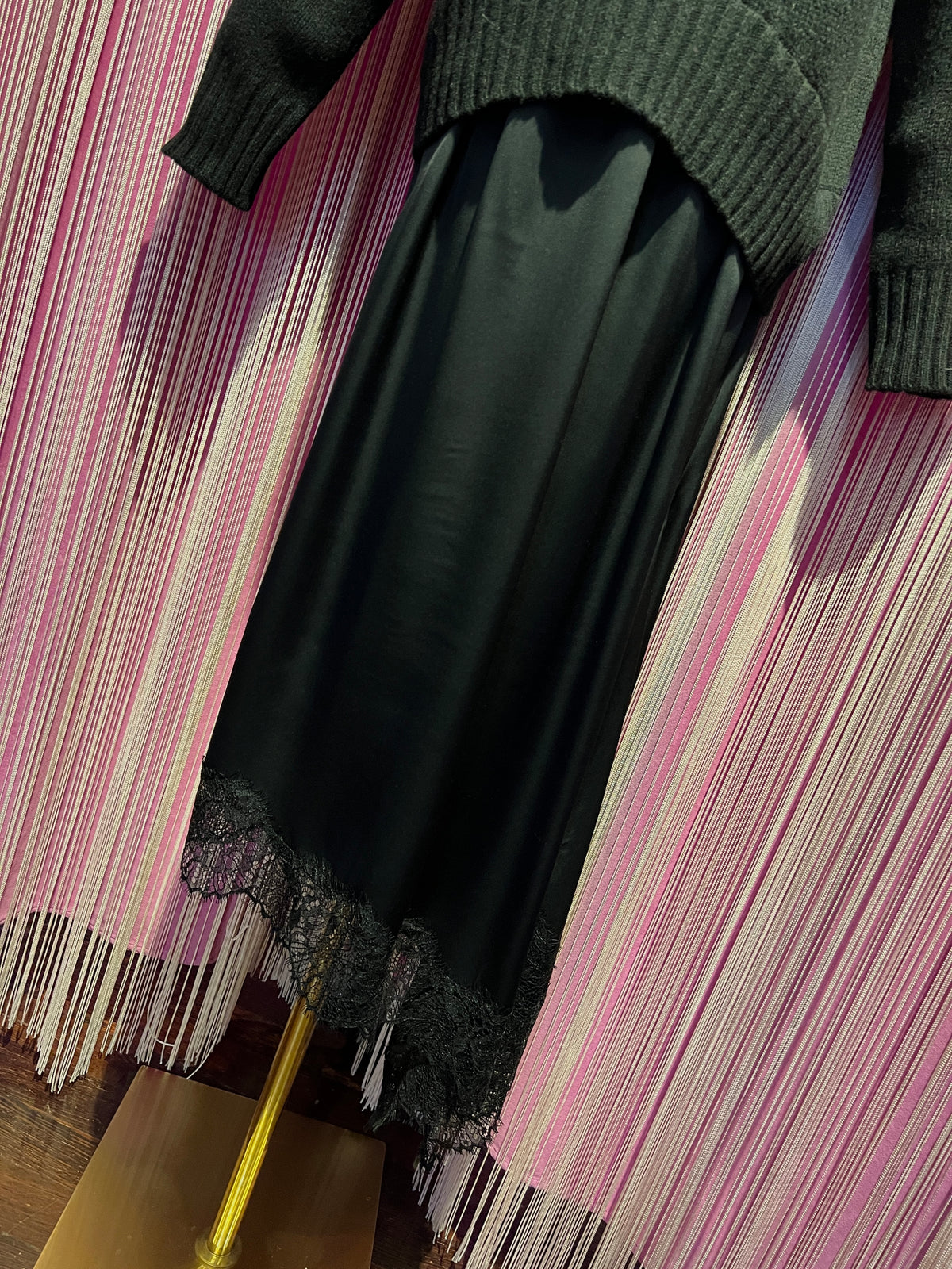 SU official abito nero maglia con gonna in raso e pizzo