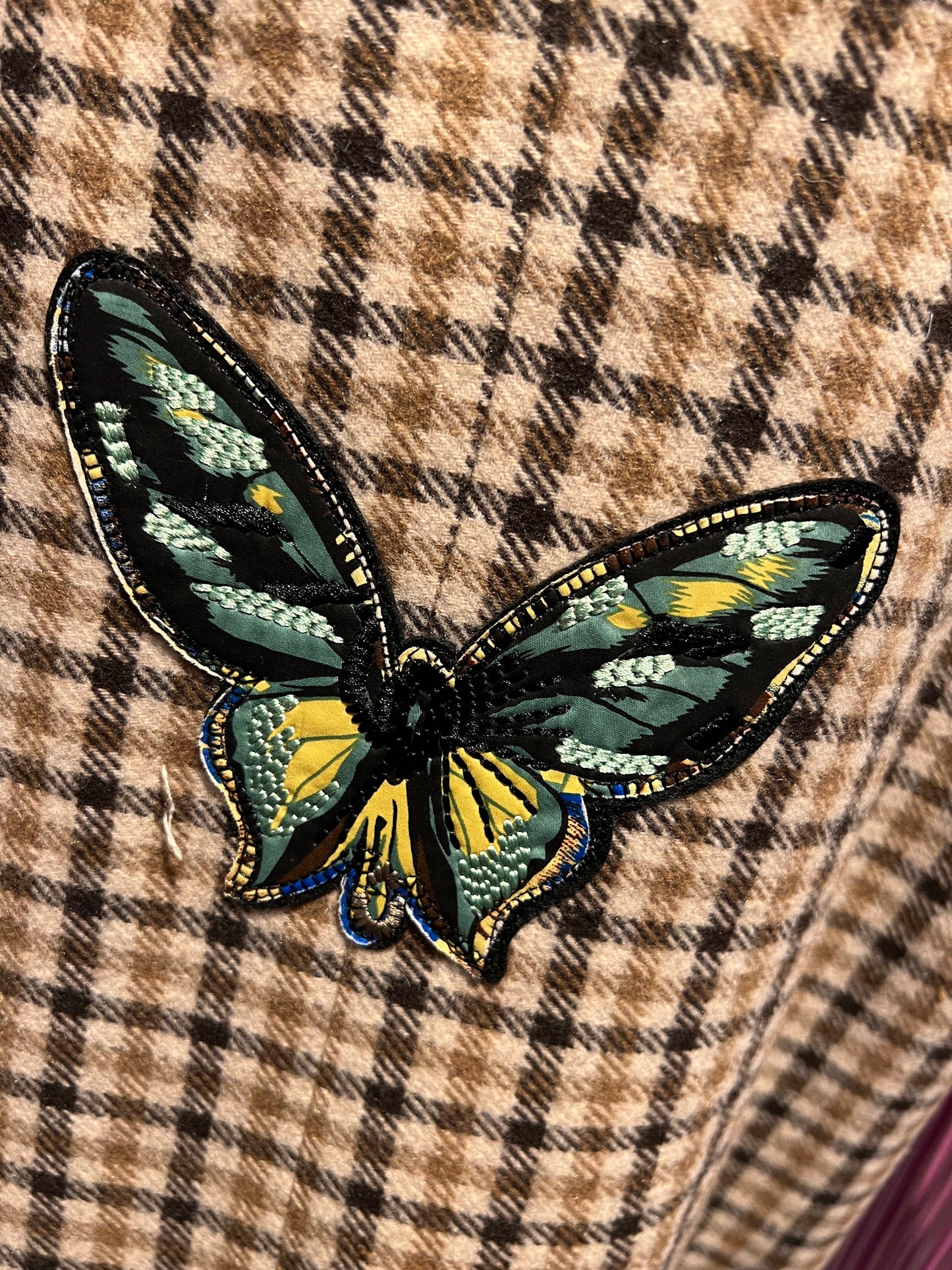 5 Progress cappotto lungo pied de poule marrone beige e panna con applicazioni perline farfalle , coccinella e patch