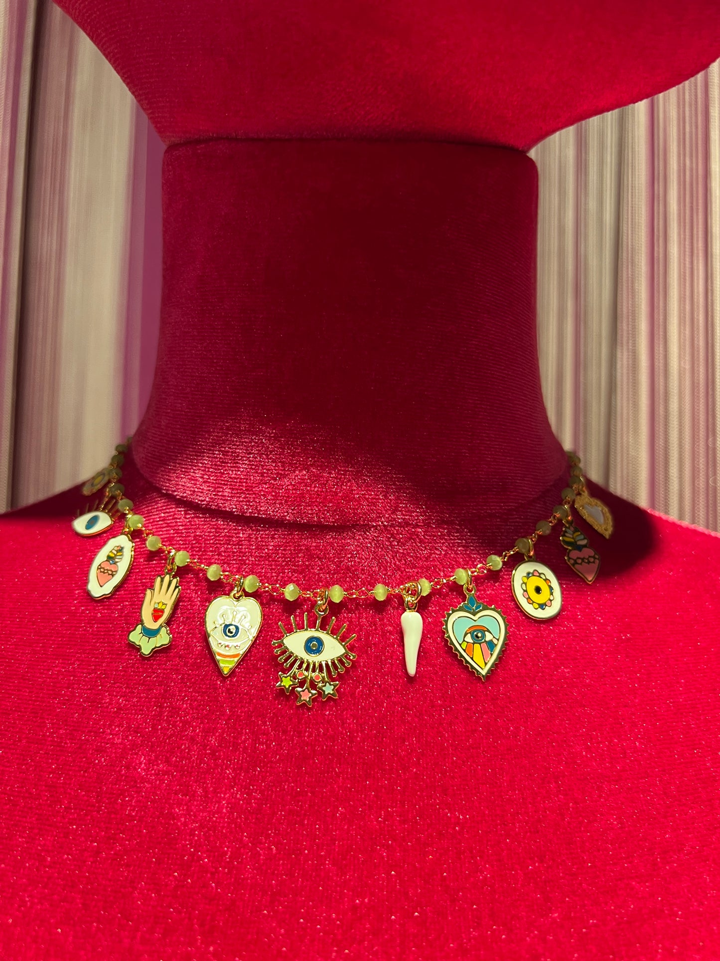 Principessa glam collana girocollo con perline verdi charms occhio cornetto bianco