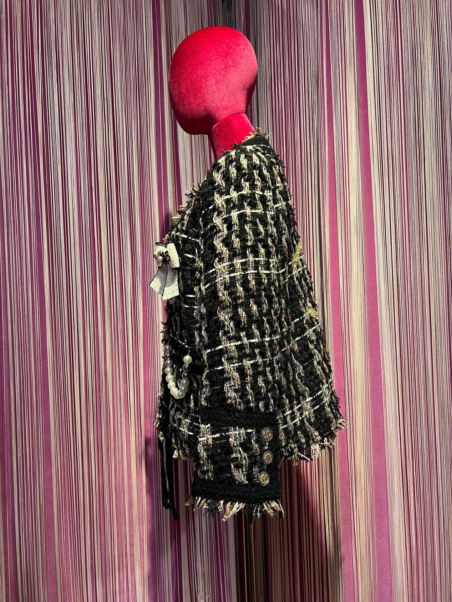 ABpink 🩷 giacca in tweed  nera e oro con fiocco panna