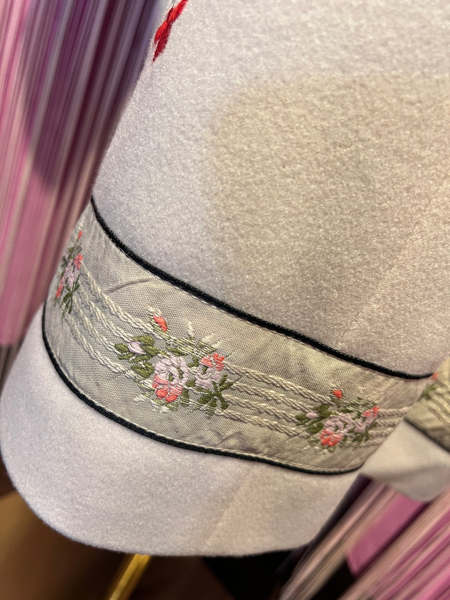 5 Progress cappotto lungo crema con decorazioni floreali e bottoni gioiello