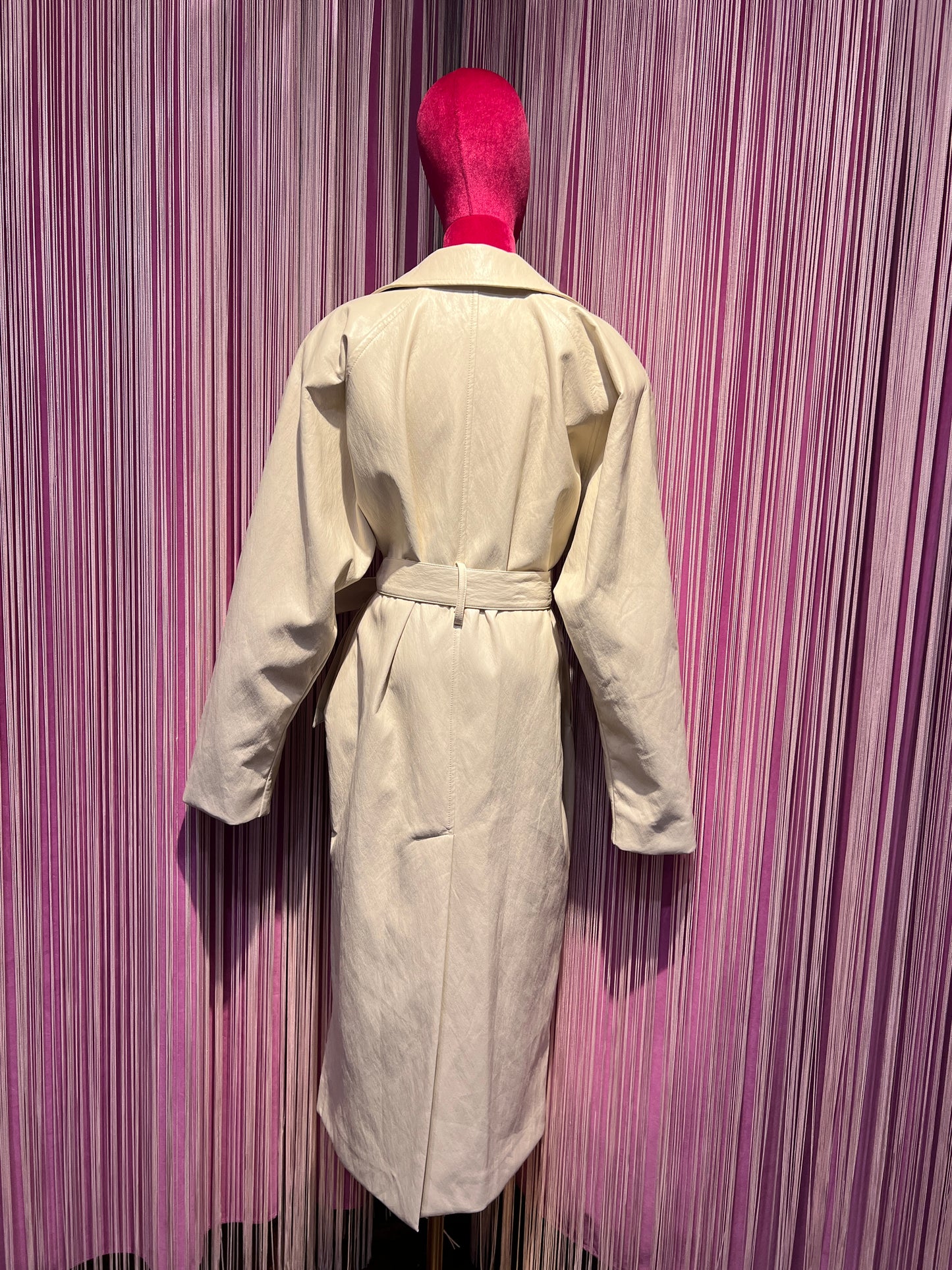 The room spolverino over in ecopelle ghiaccio con cinta