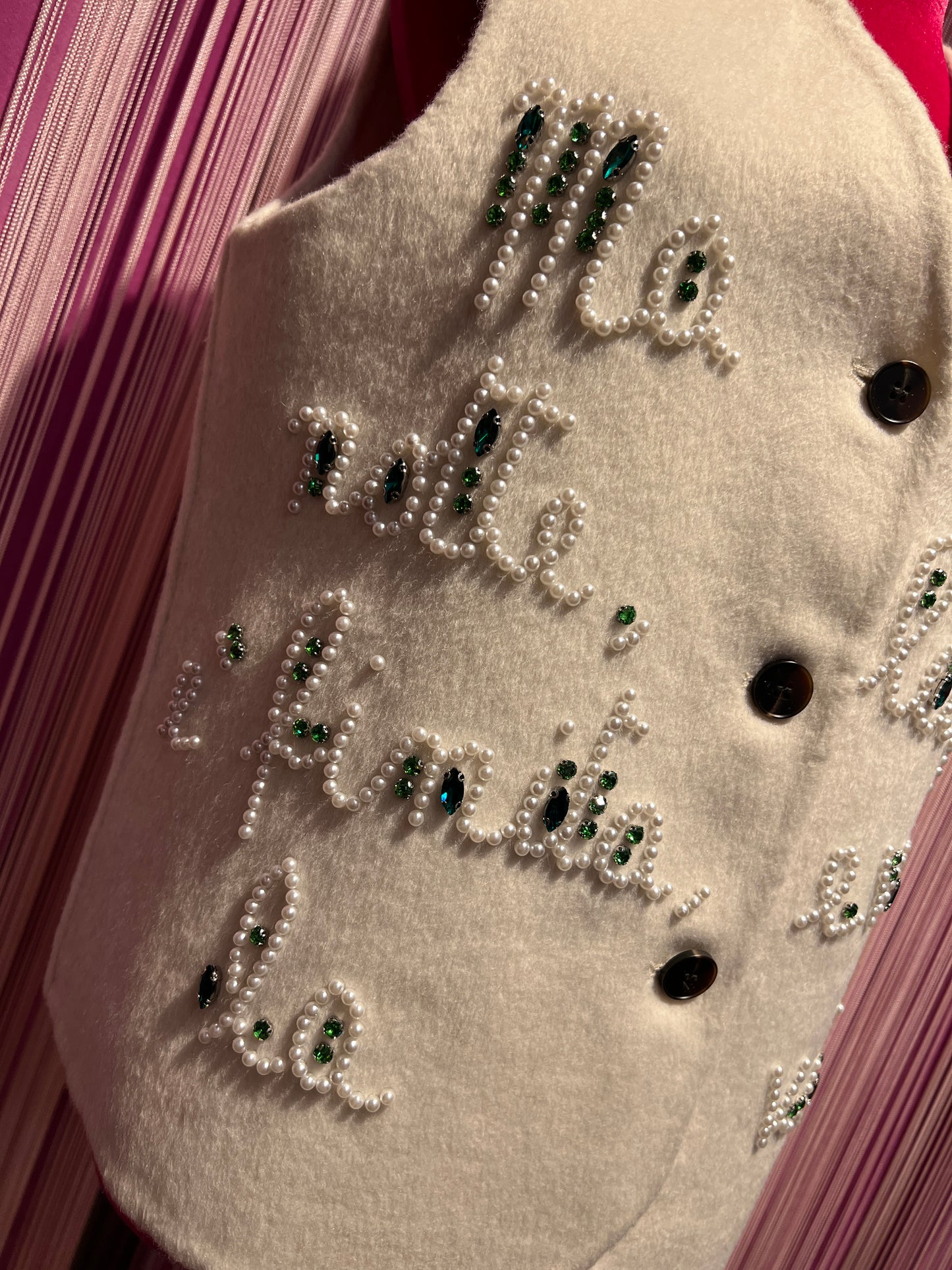 Front street gilet panno panna con scritta perline e cristalli “ Ma la notte la festa è finita evviva la vita”