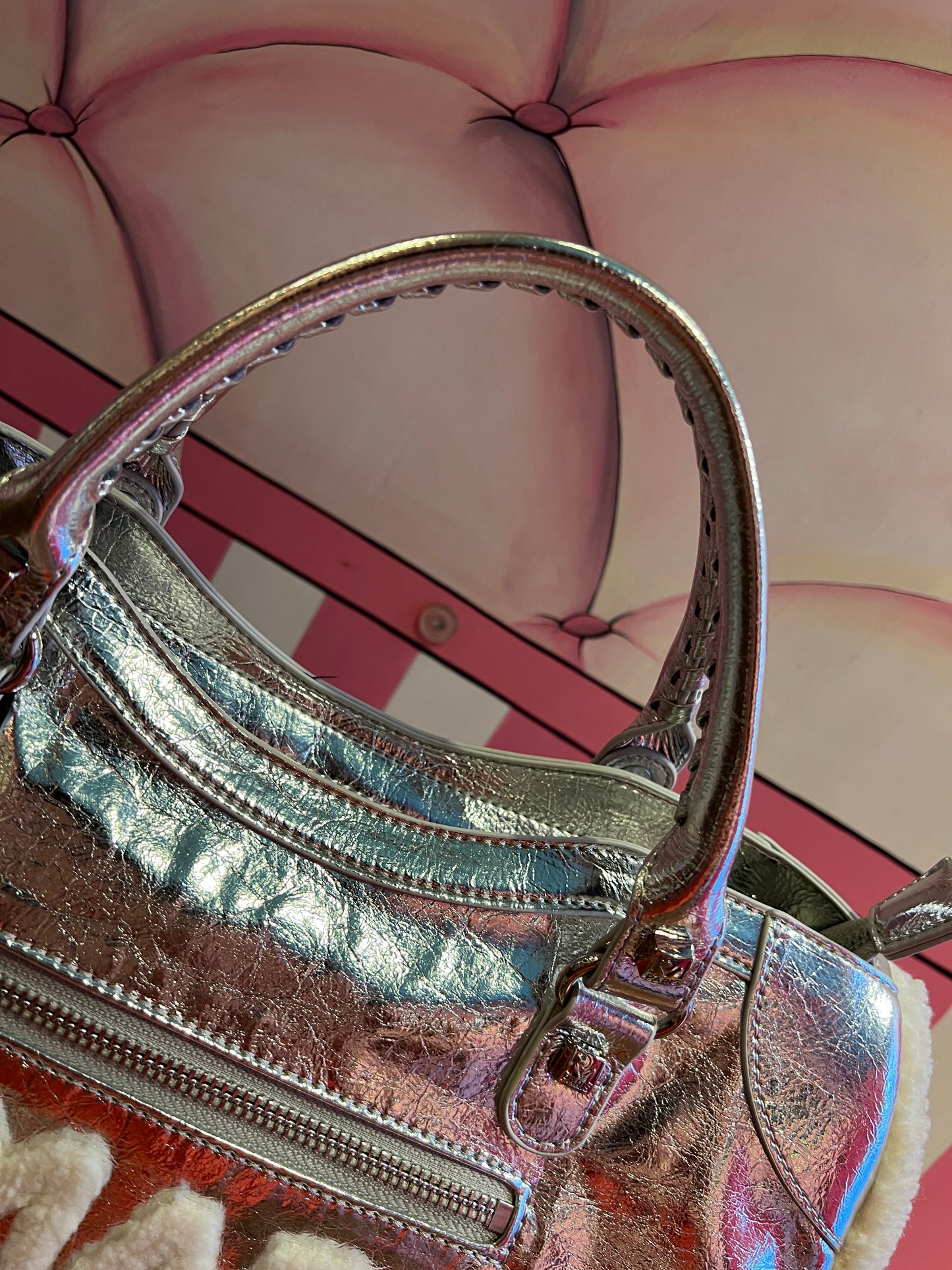 Rue Madam Paris borsa due manici argento ecopelliccia bianca con tracolla Shine tote