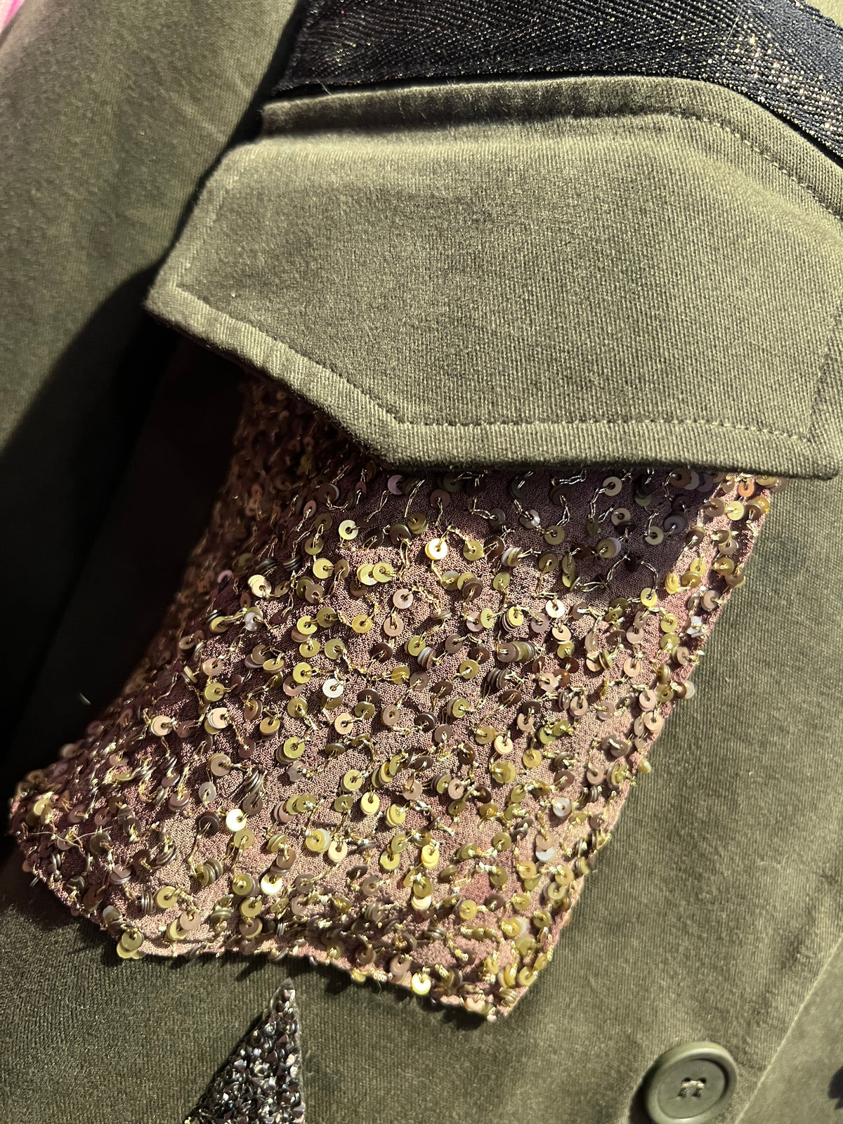 ABpink🩷 giacca Charlotte verde militare con patch tasche paillettes, stelle glitter e tigre sul retro vestibilita’ 40/48