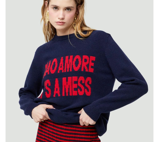 Giada Benincasa maglia girocollo blu con scritta “ Ciao amore it’s a mess “