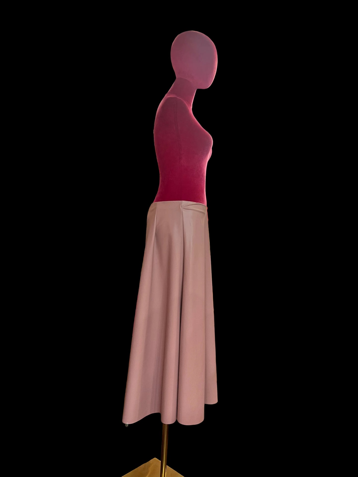 The room gonna in ecopelle rosa