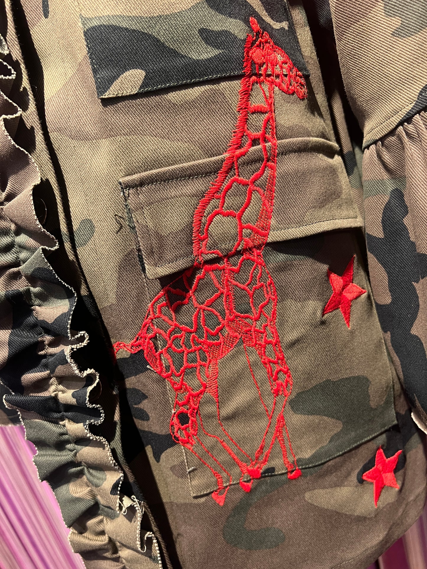 5 Progress giacca camouflage con ricami rossi tattoo , passamaneria e bottoni gioiello