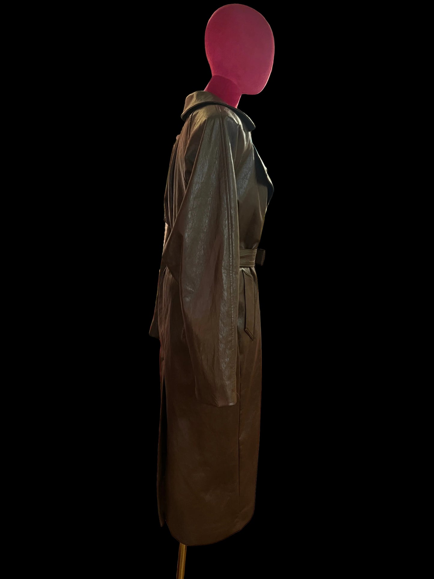 The room spolverino over in ecopelle marrone con cinta