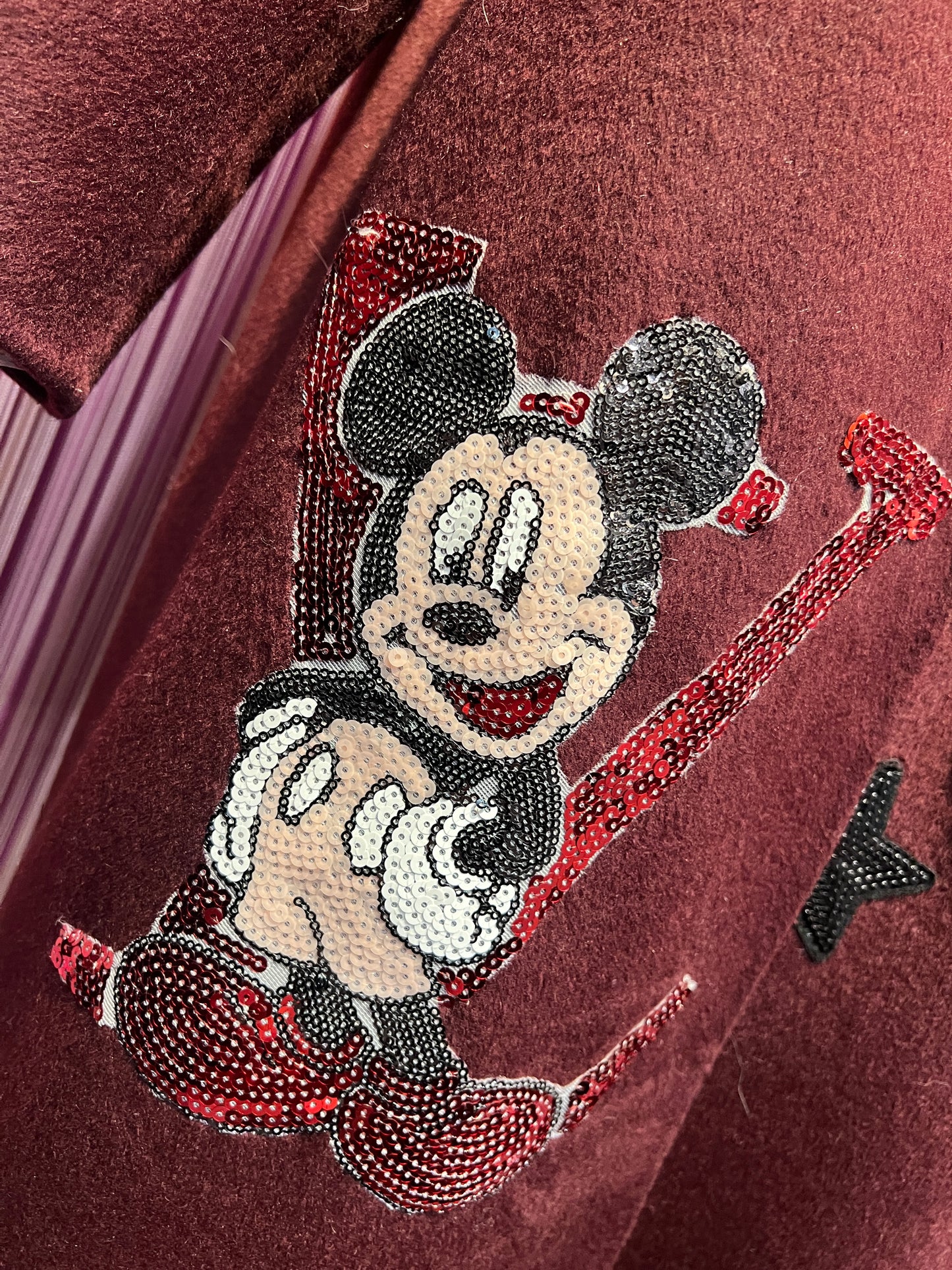 ABpink 🩷cappotto sfoderato Burgundy con frange e sciarpa rimovibile, patch cristalli e patch paillettes topolino