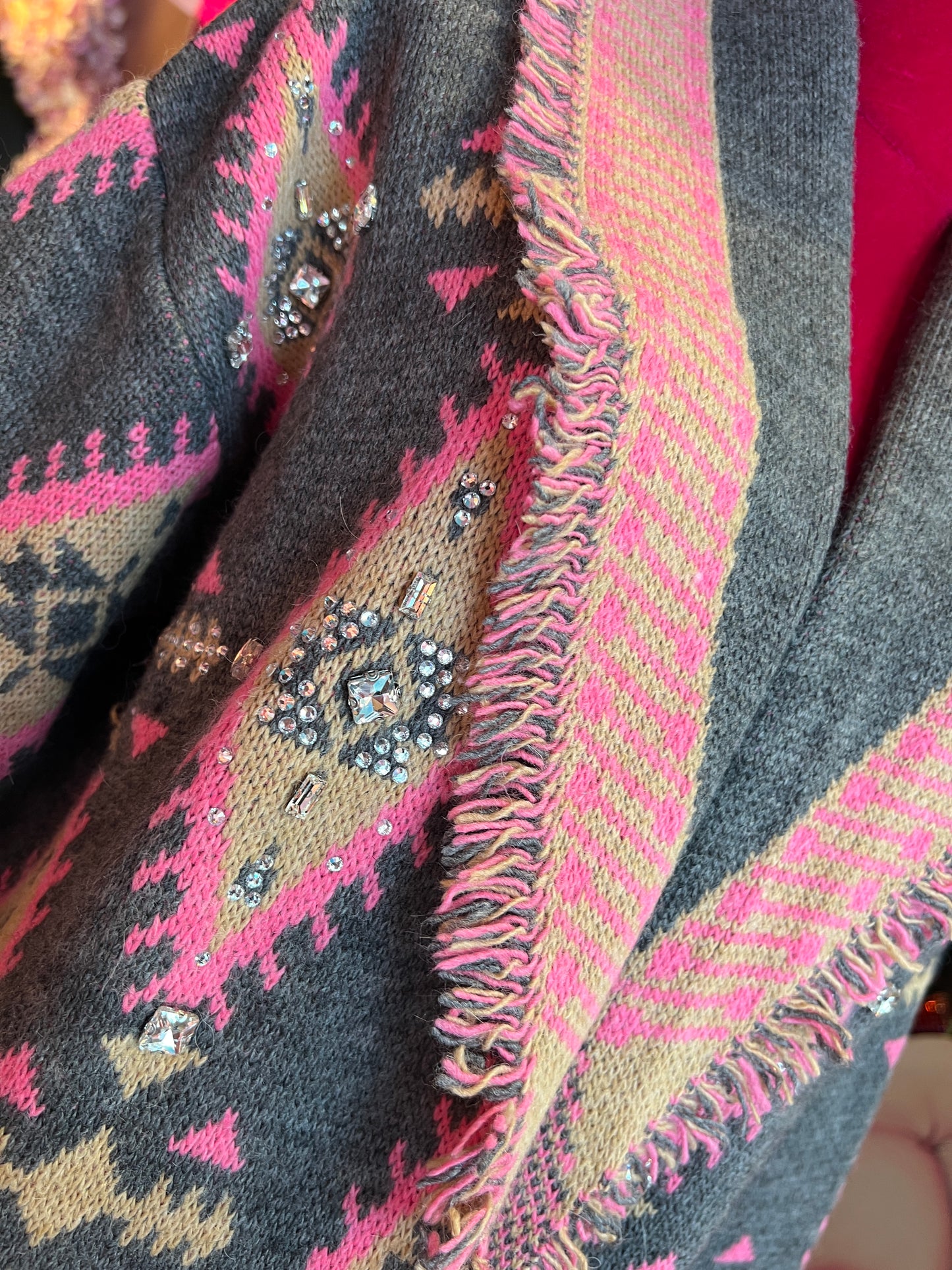 Colour market cardigan jacquard con cinta fucsia strass e frange grigio e fucsia