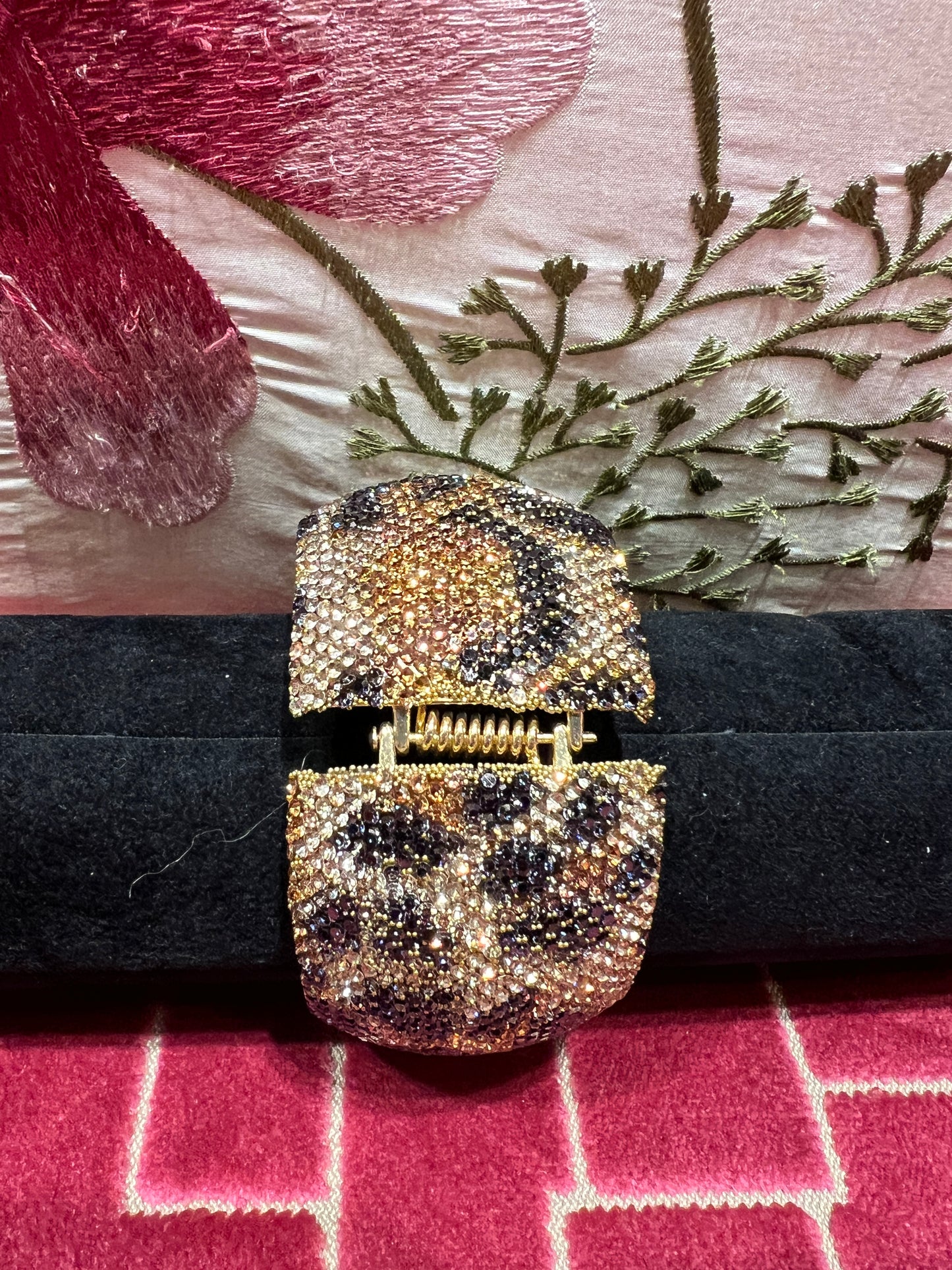 Bracciale alto fantasia maculata con strass