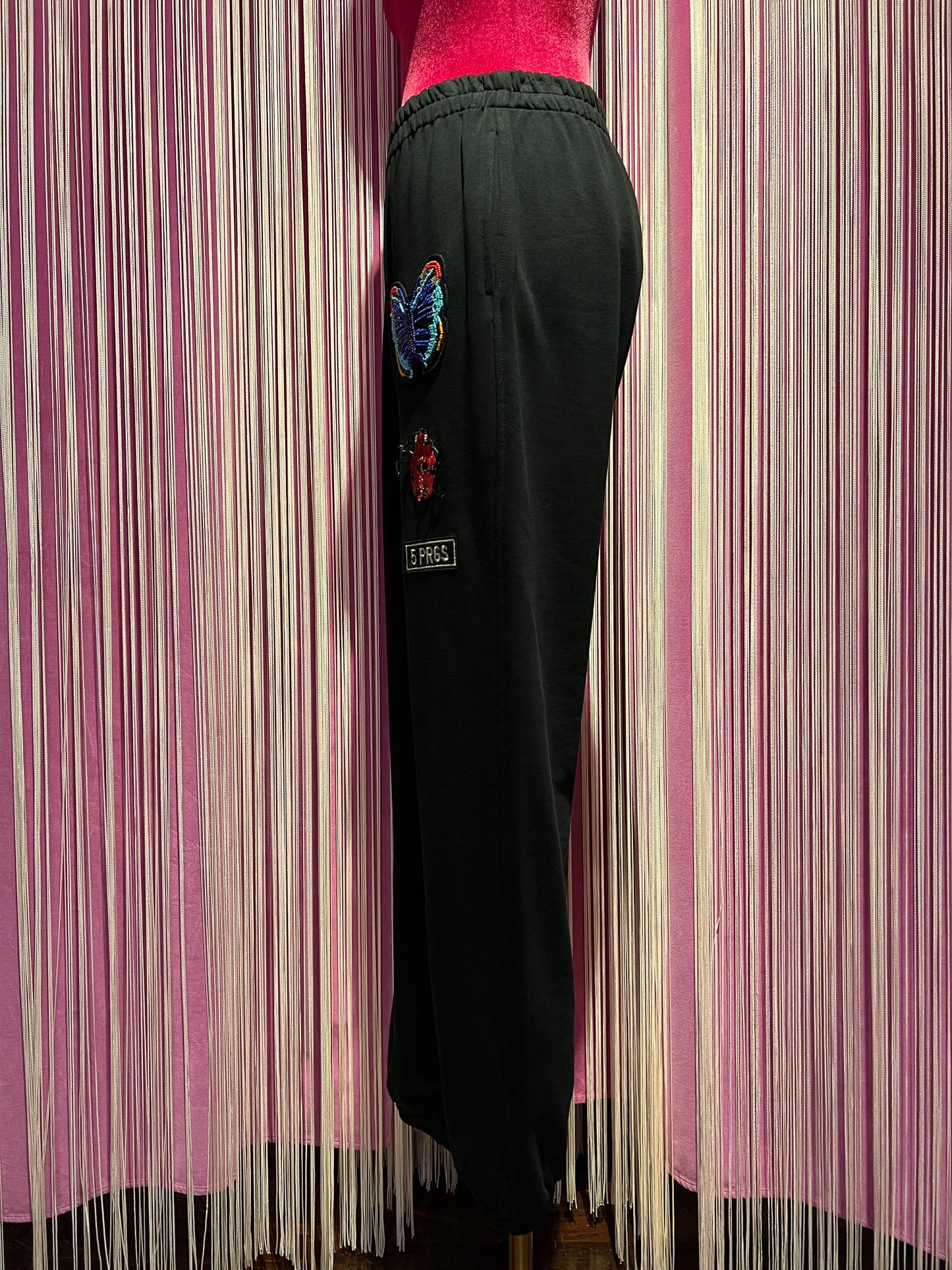 5 Progress pantalone modello jogging con patch farfalla