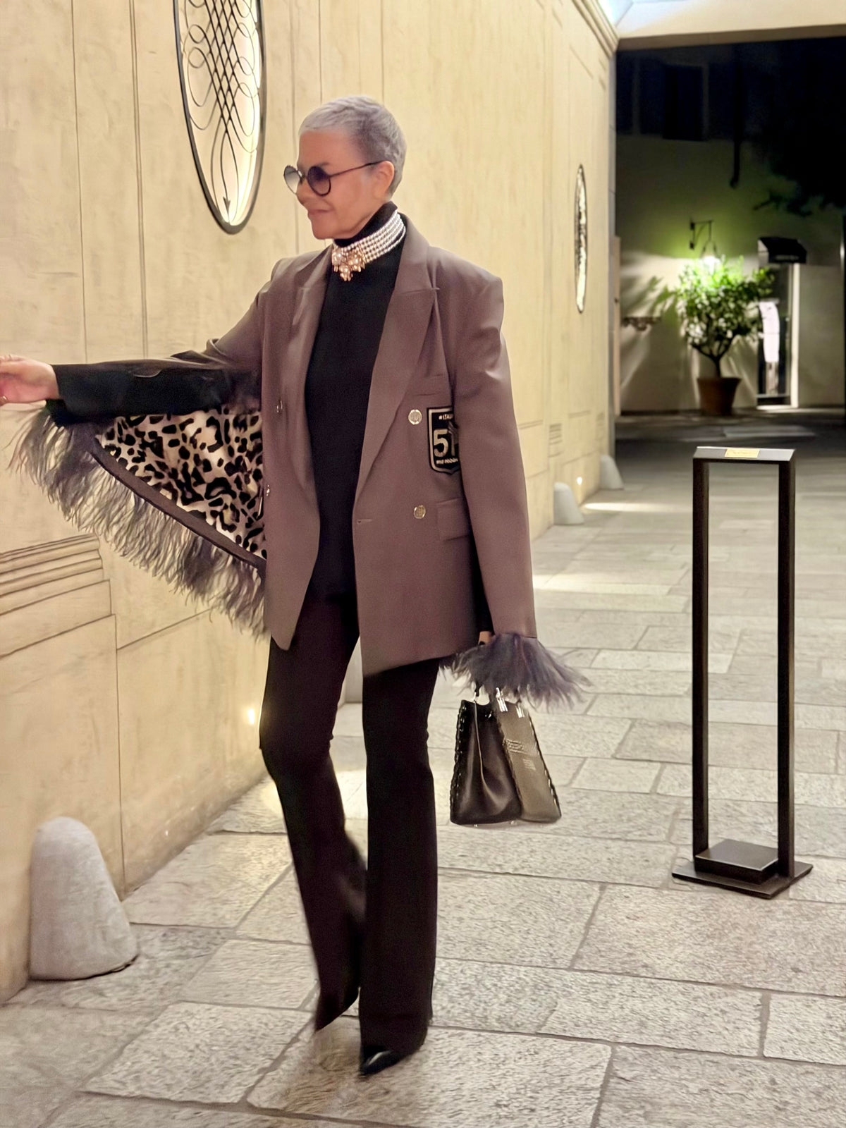 5 Progress giacca doppiopetto  con maniche a kimono con marabou patch sul dietro
