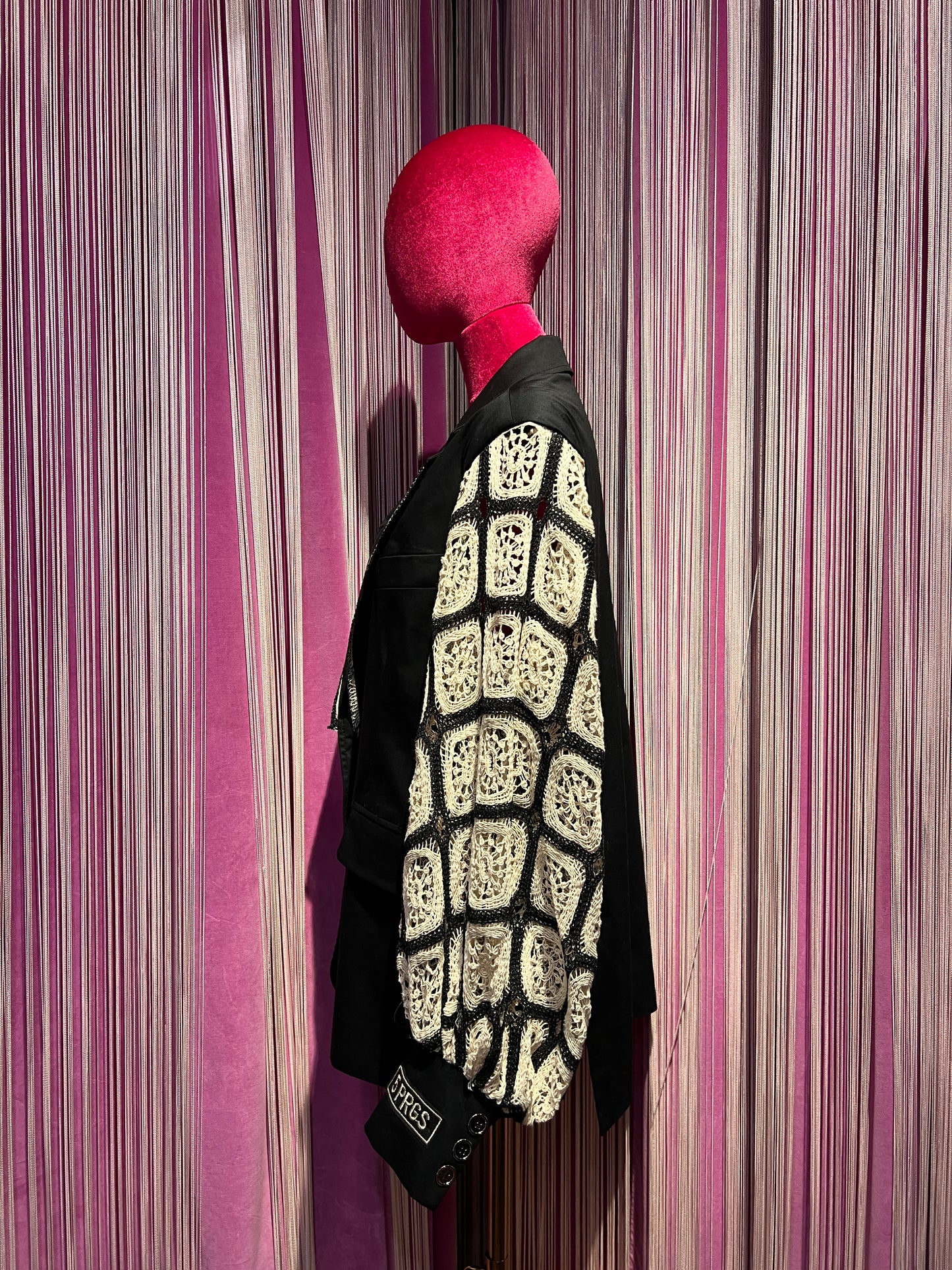 5 Progress giacca in cotone nera con maniche in crochet avorio e nero