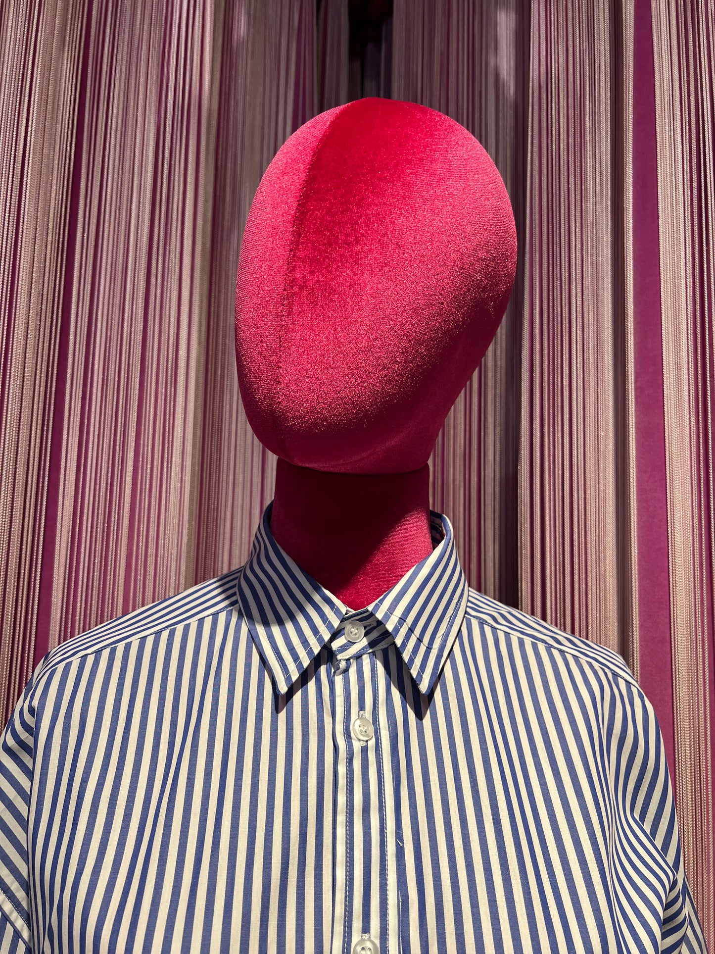 Giada Benincasa completo camicia a righe e pantalone con elastico e laccetto