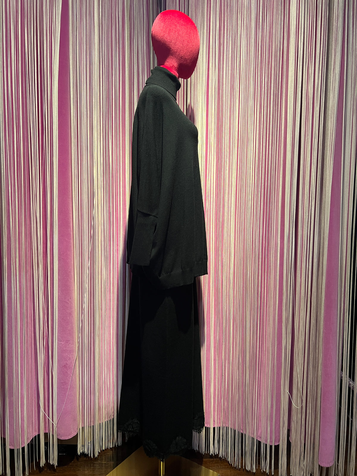 Pink memories completo maglia collo alto nero manica pipistrello e gonna lunga svasata in maglia e pizzo