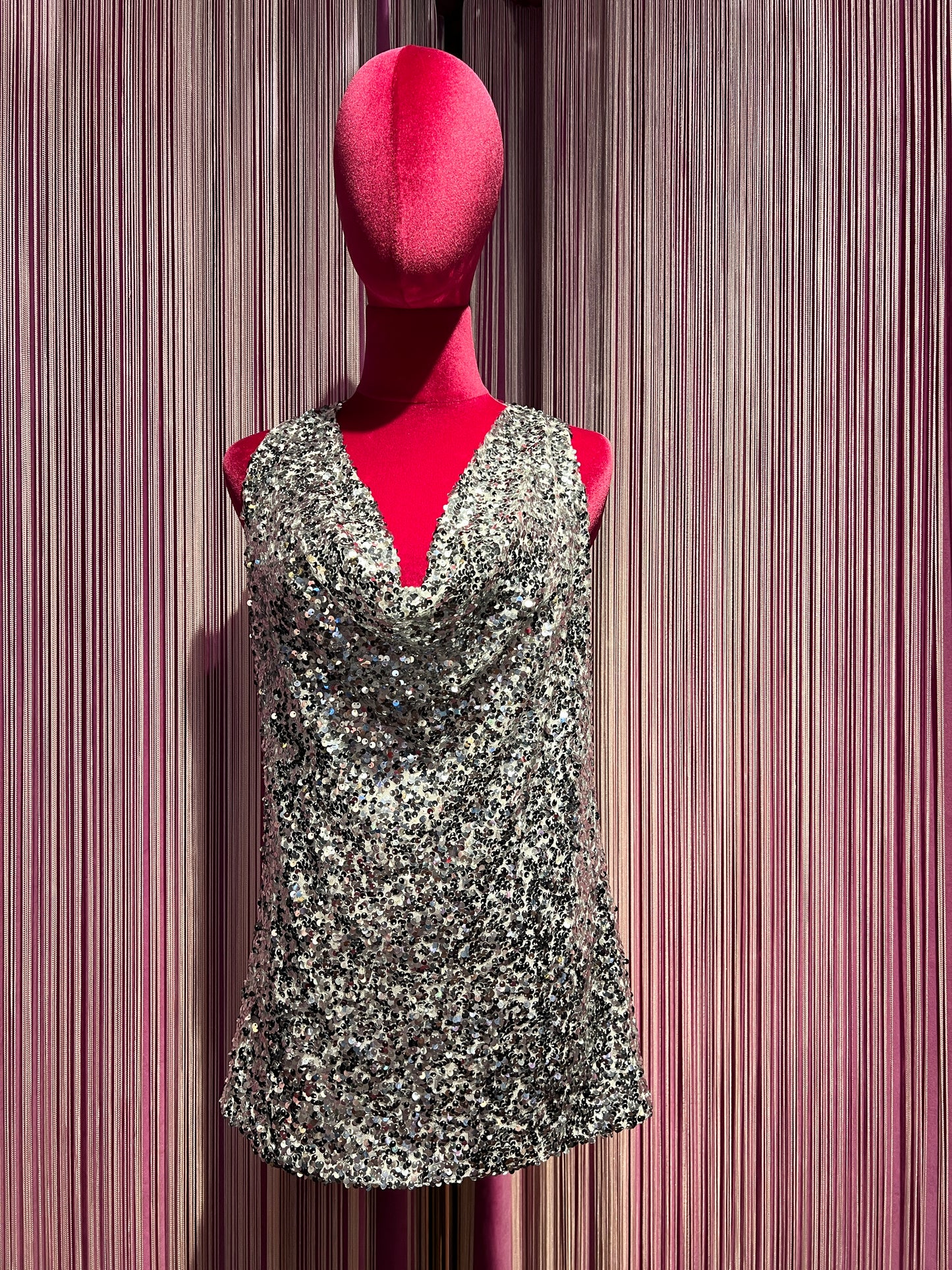 The room canotta paillettes scollo drappeggiato argento