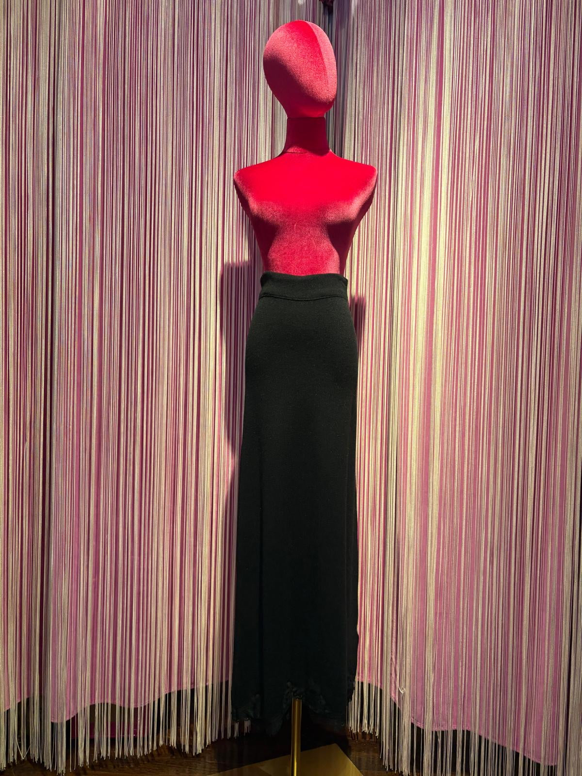 Pink memories gonna lunga svasata in maglia nera con pizzo nero