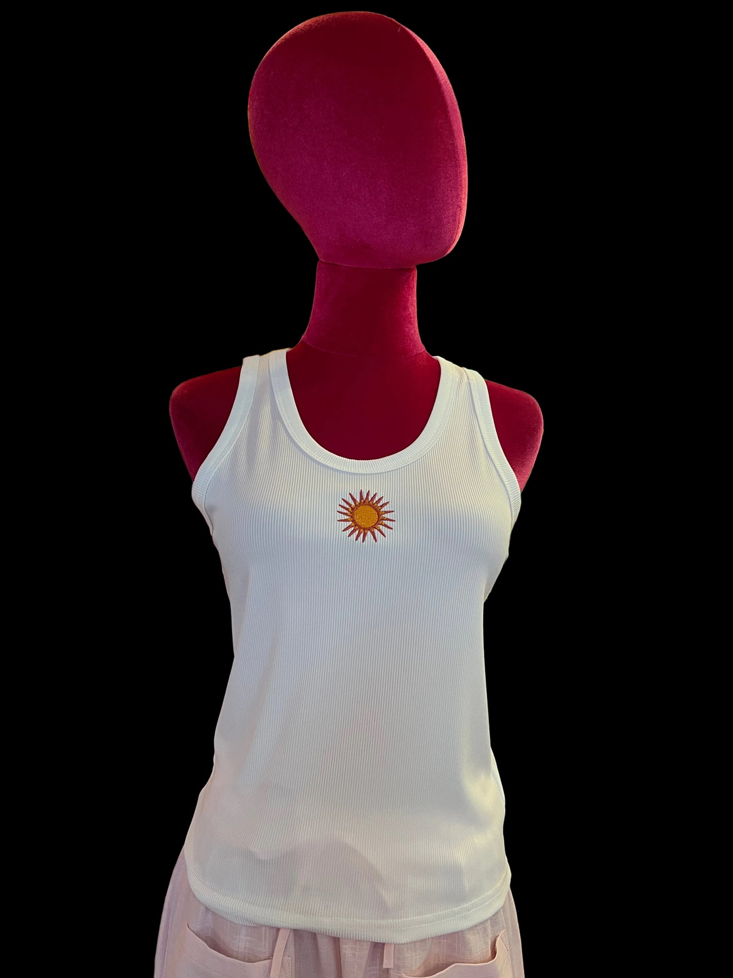 Mon amour Paris completo in cotone tre pezzi rosa camicia con ricamo cuore e sole sulle tasche canottiera bianca con ricamo sole e pantalone con elastico in vita ricamo cuore e sole