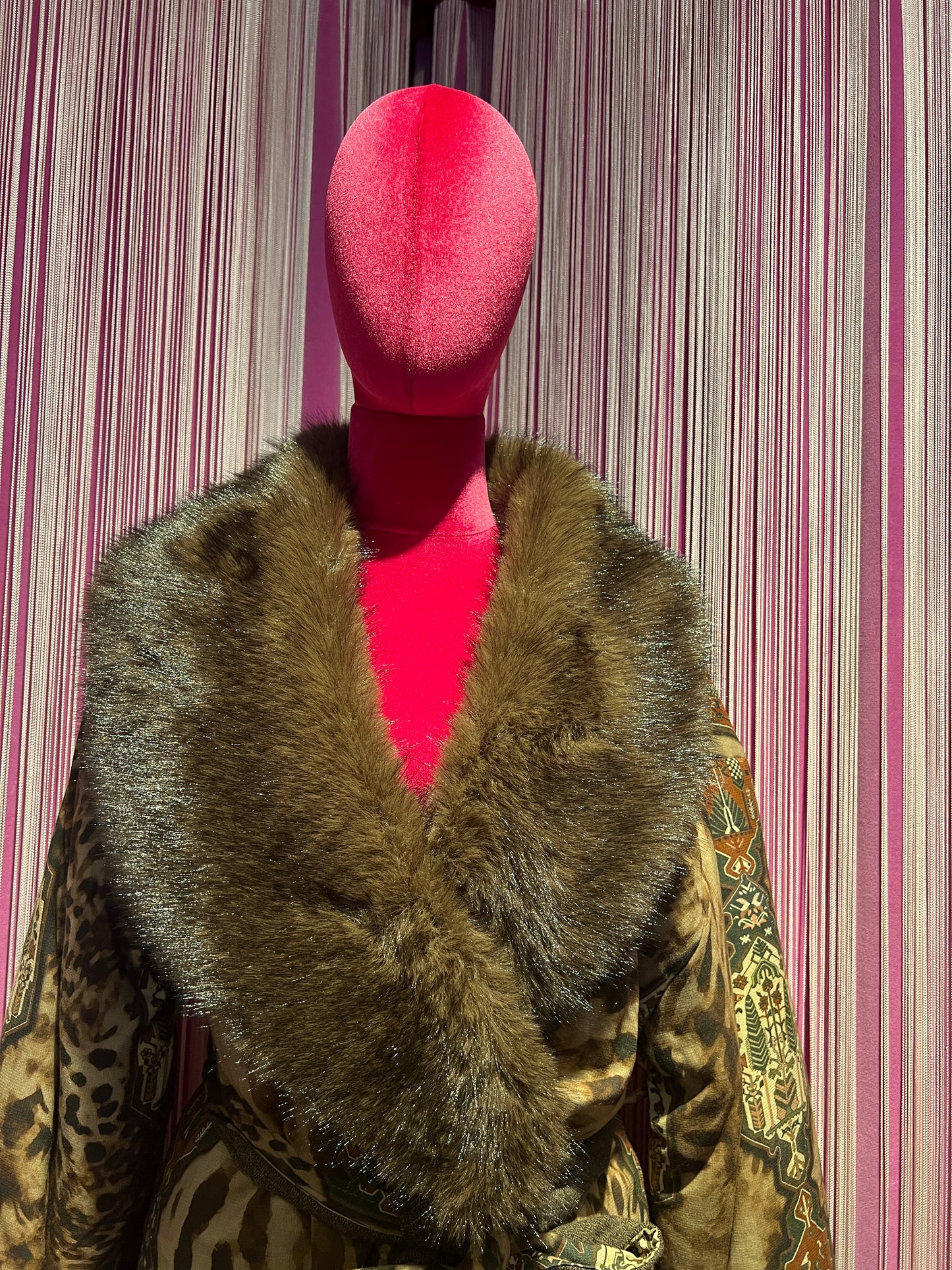 Front street cappotto a kimono con cinta fantasia animalier con collo e polsi in ecopelliccia