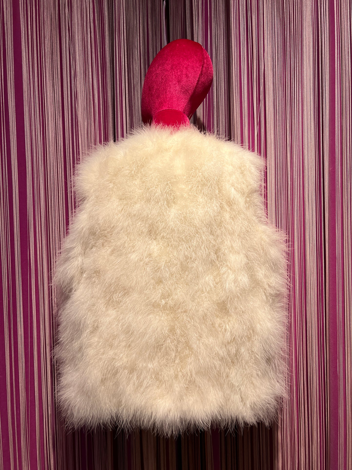 11 love is glamour gilet piume bianco