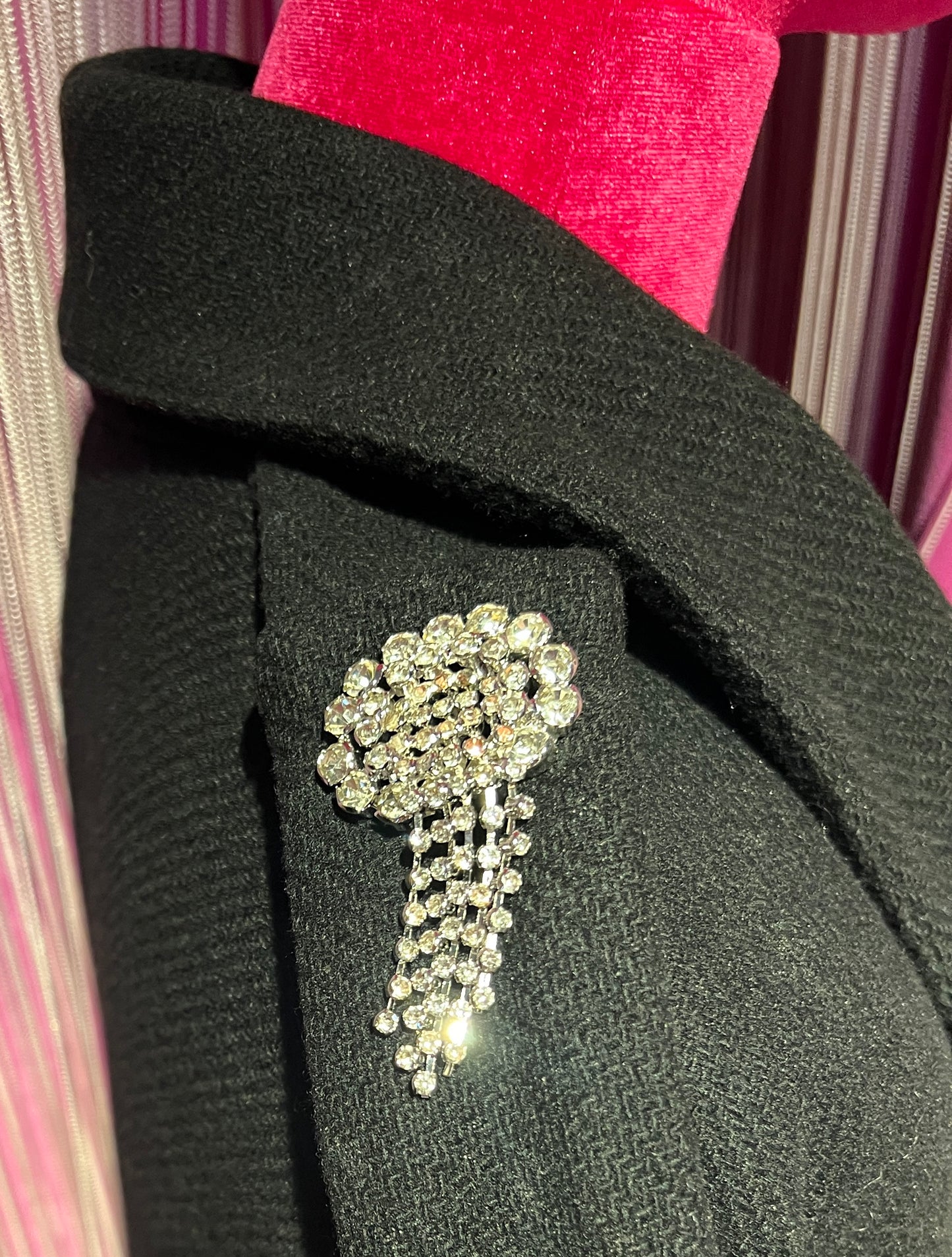 Pink memories cappotto nero con applicazione cristalli