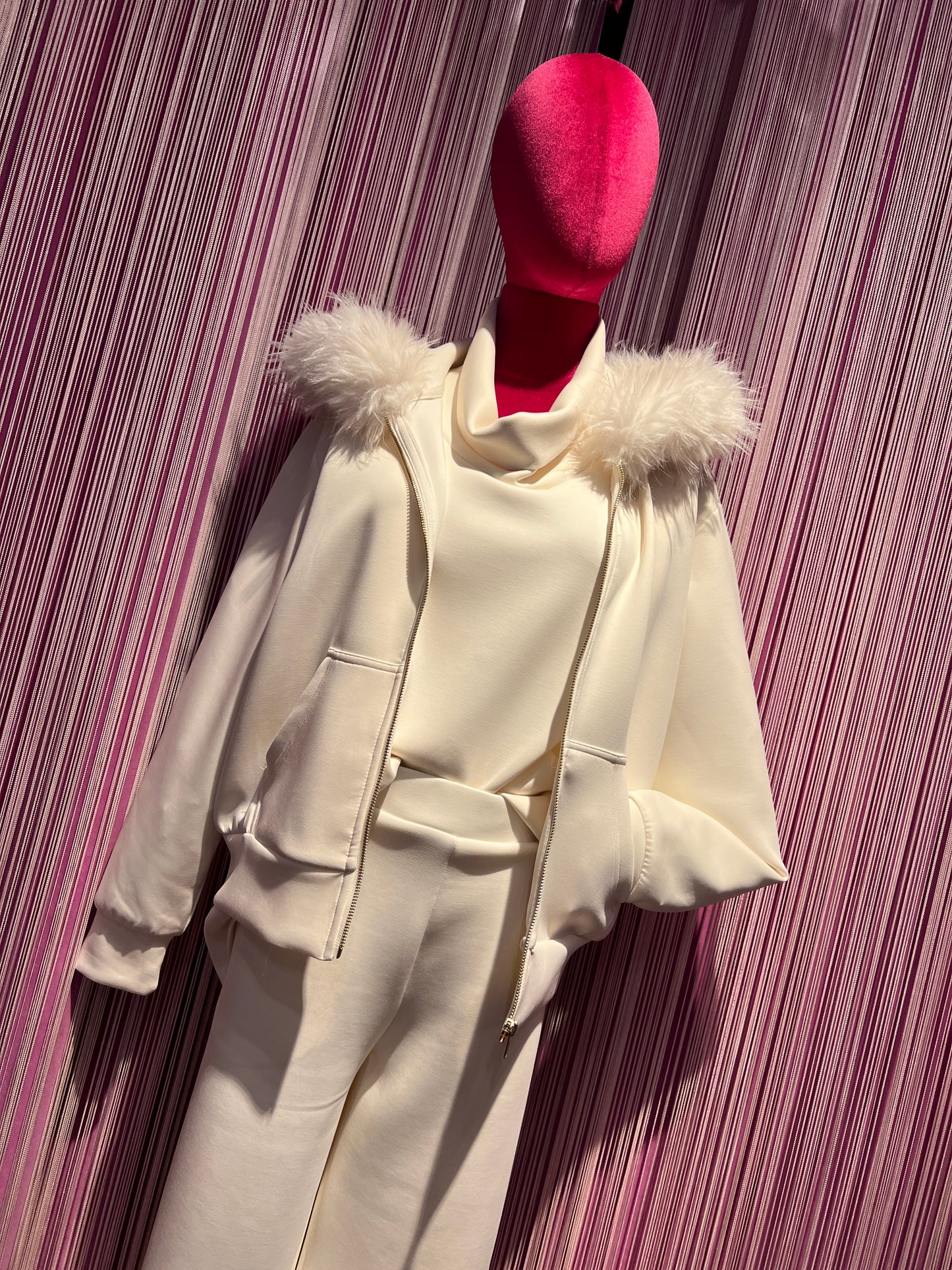 Mon amour Paris completo tre pezzi panna felpa con cappuccio ,pantalone e canotta