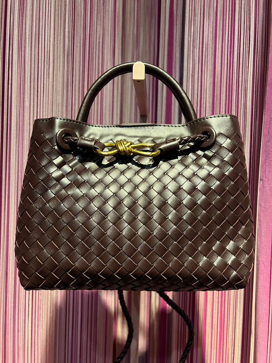 Borsa ecopelle cioccolato con lavorazione ad intreccio e tracolla
