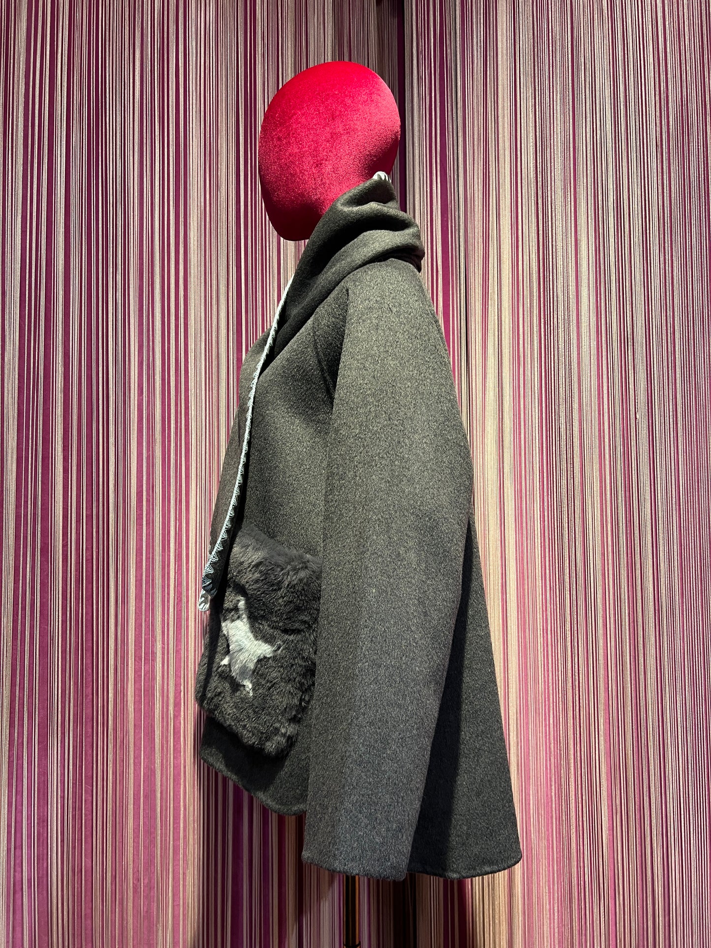 Sincere Paris giacca cappotto con sciarpa rimovibile grigio scuro tasche ecopelliccia con stelle