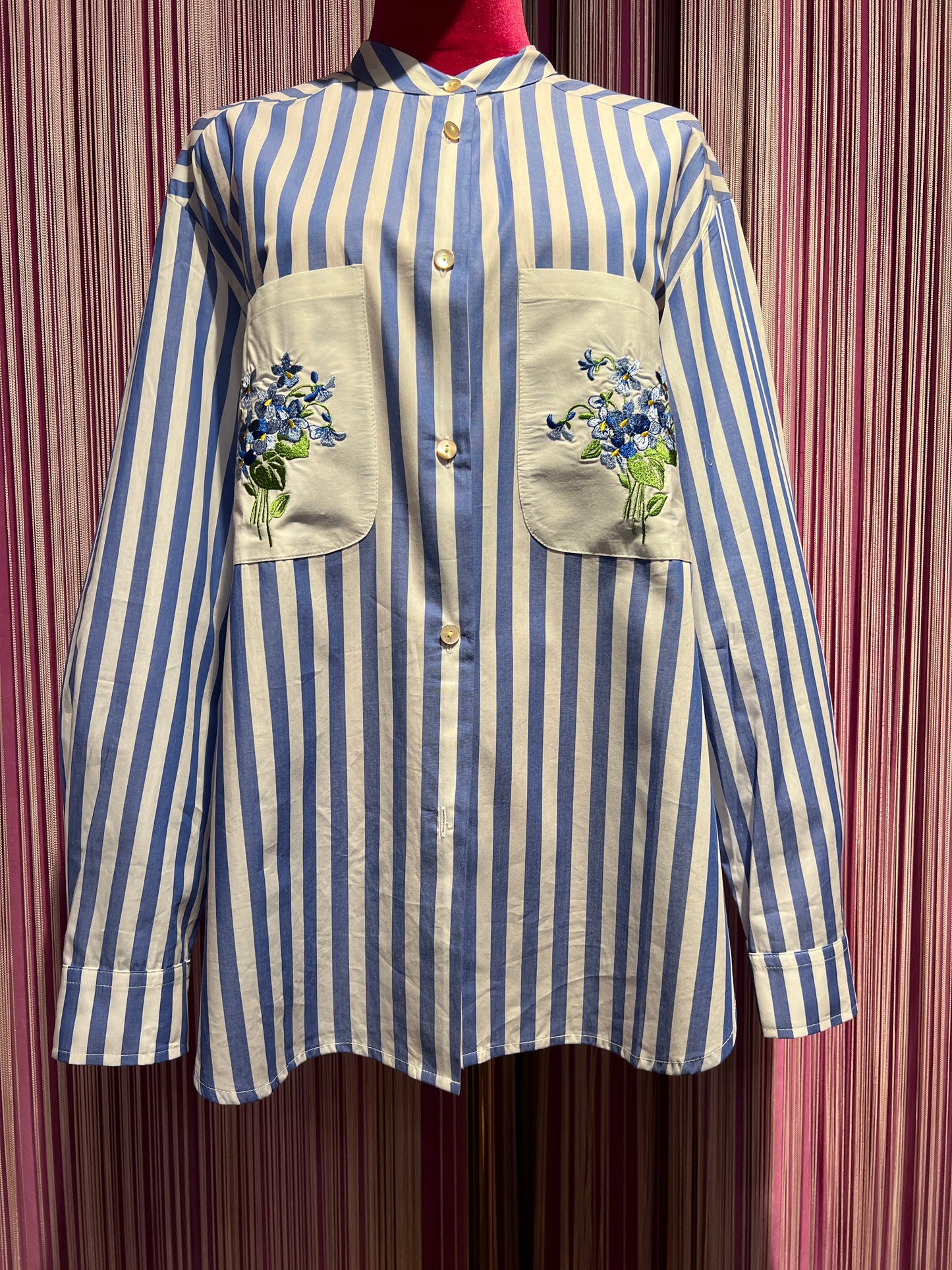 Miki Thumb -70% di sconto camicia a righe celeste e bianca con tasche ricamate